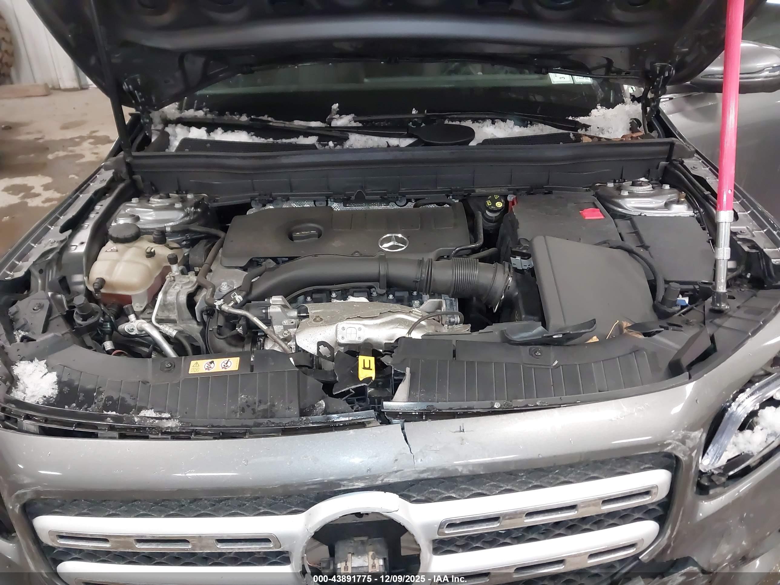 MERCEDES-BENZ GLB image 10