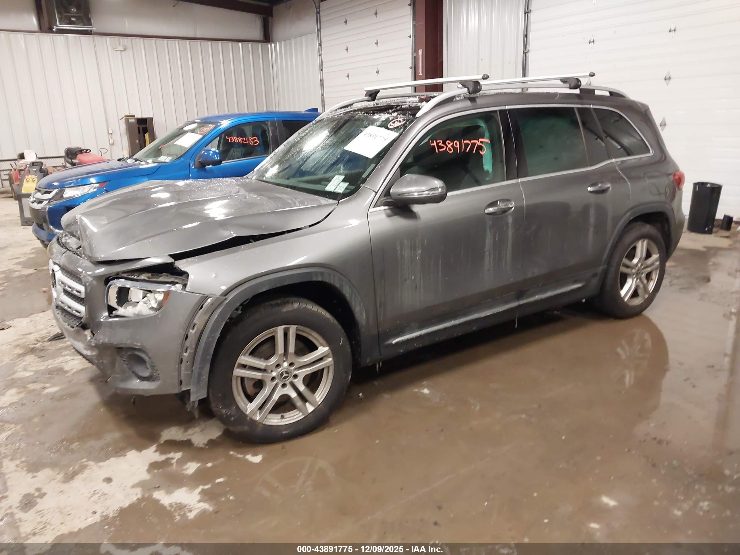 MERCEDES-BENZ GLB image 2
