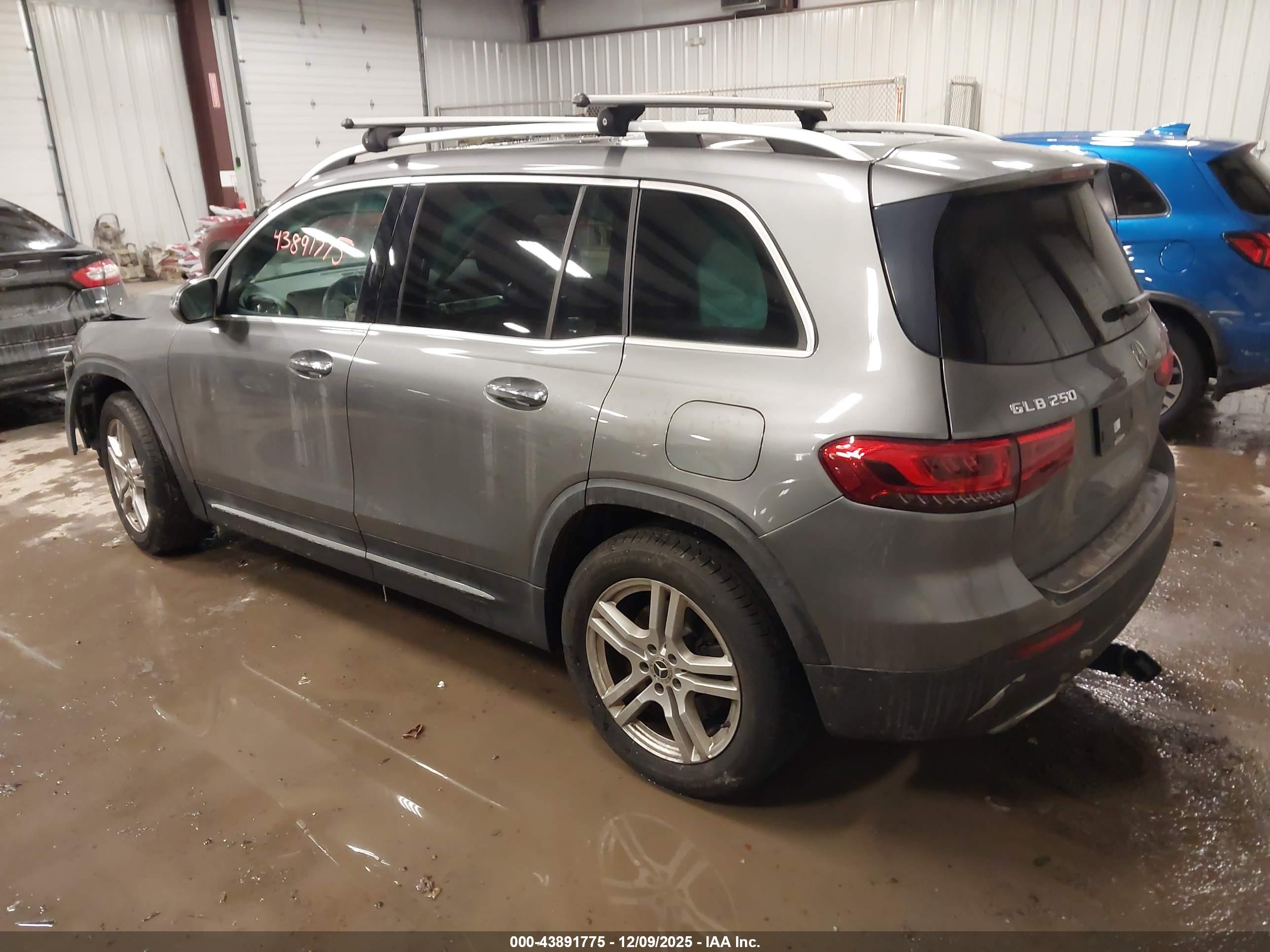 MERCEDES-BENZ GLB image 3