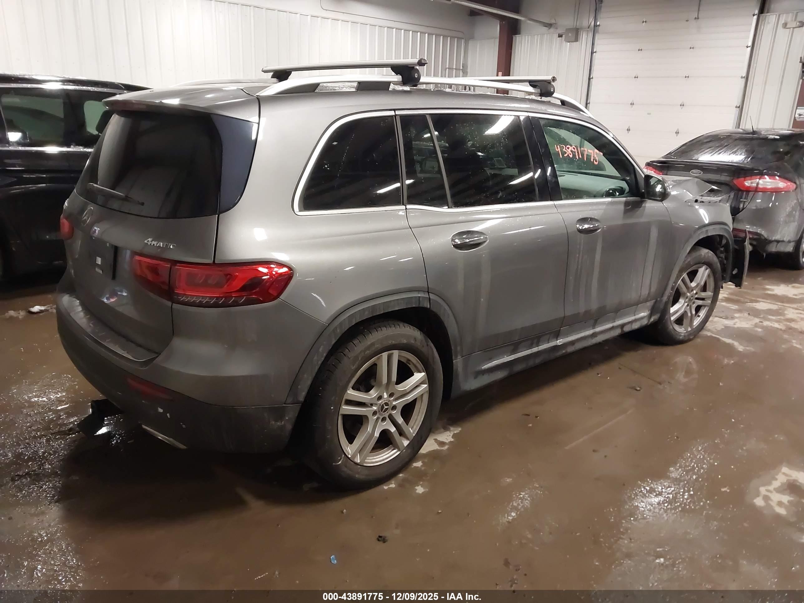 MERCEDES-BENZ GLB image 4