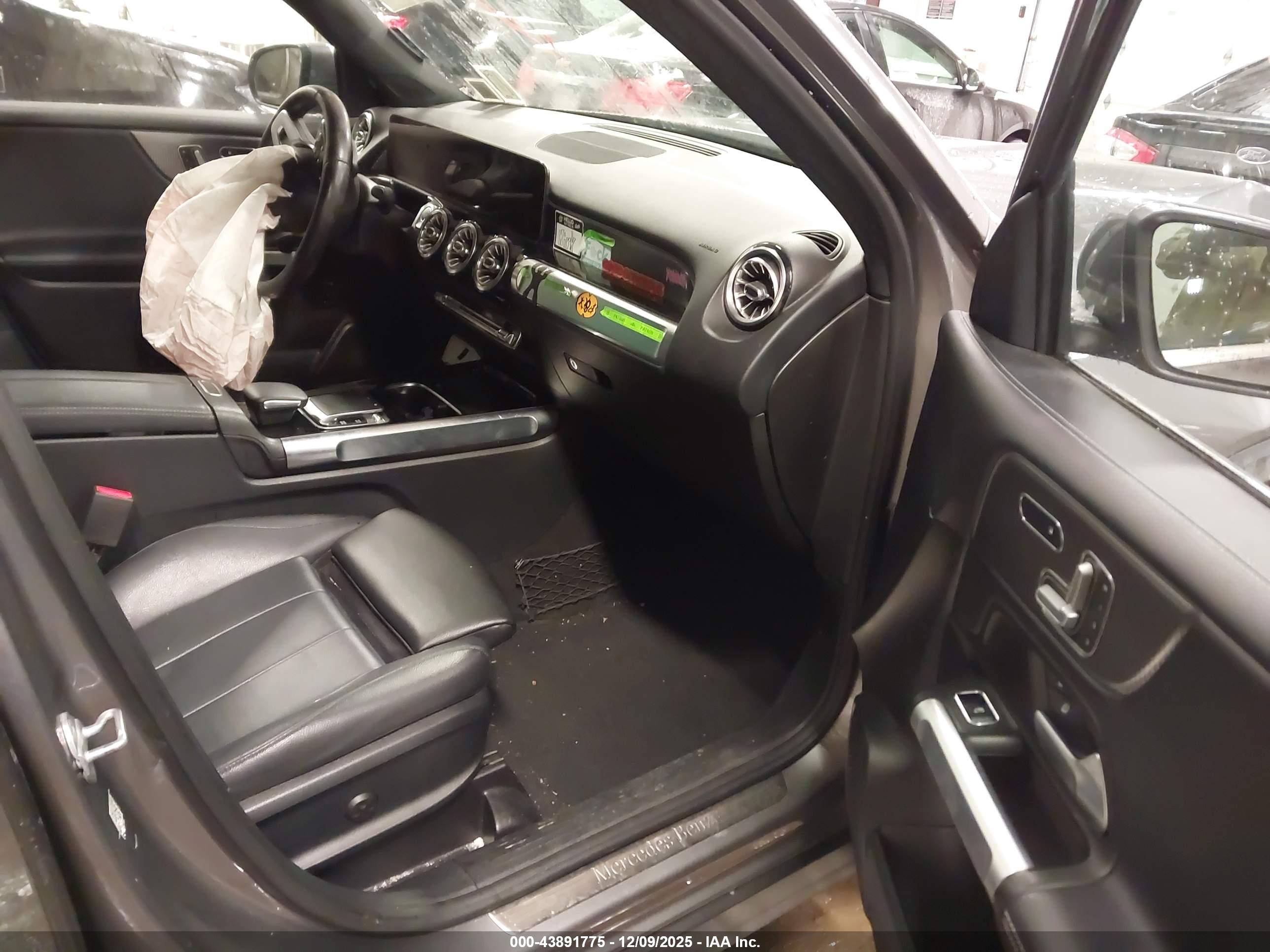 MERCEDES-BENZ GLB image 5