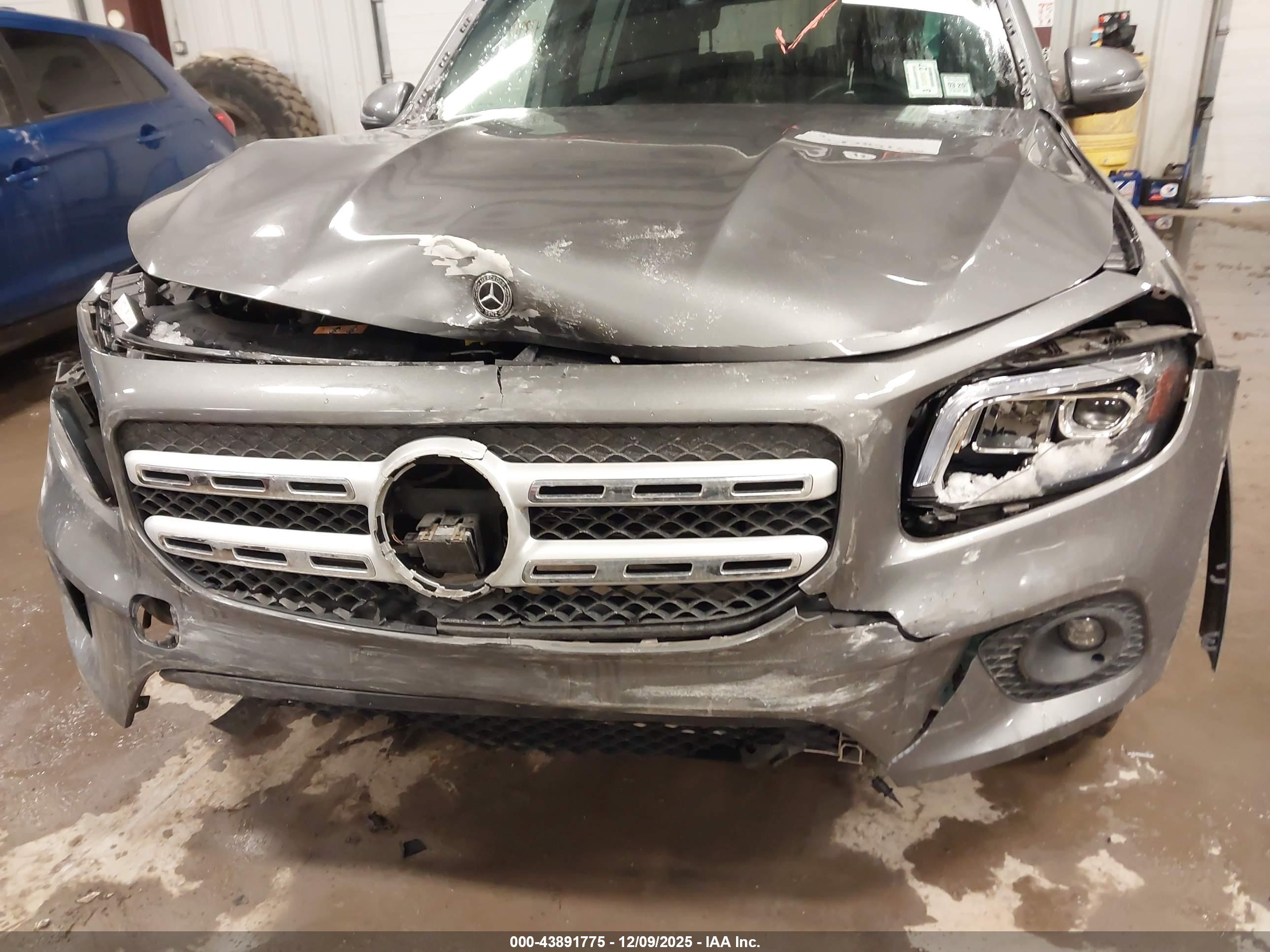 MERCEDES-BENZ GLB image 6