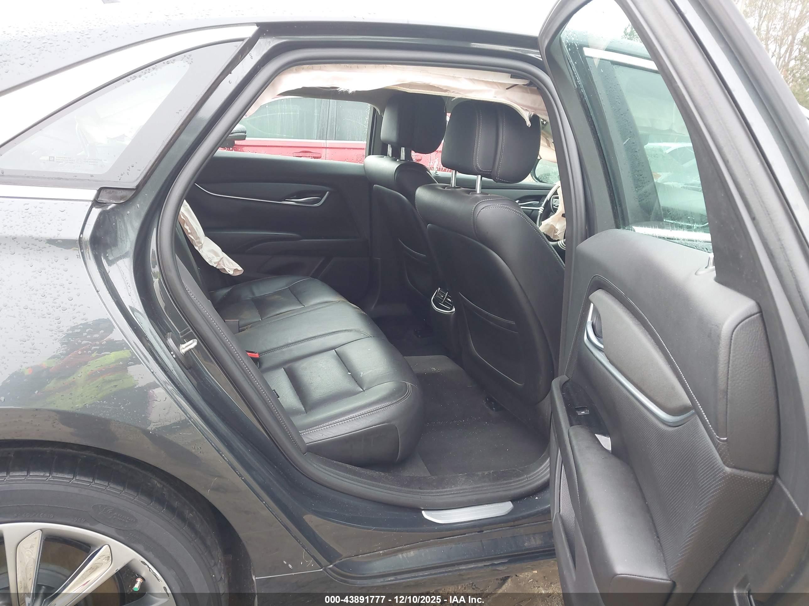 CADILLAC XTS image 8