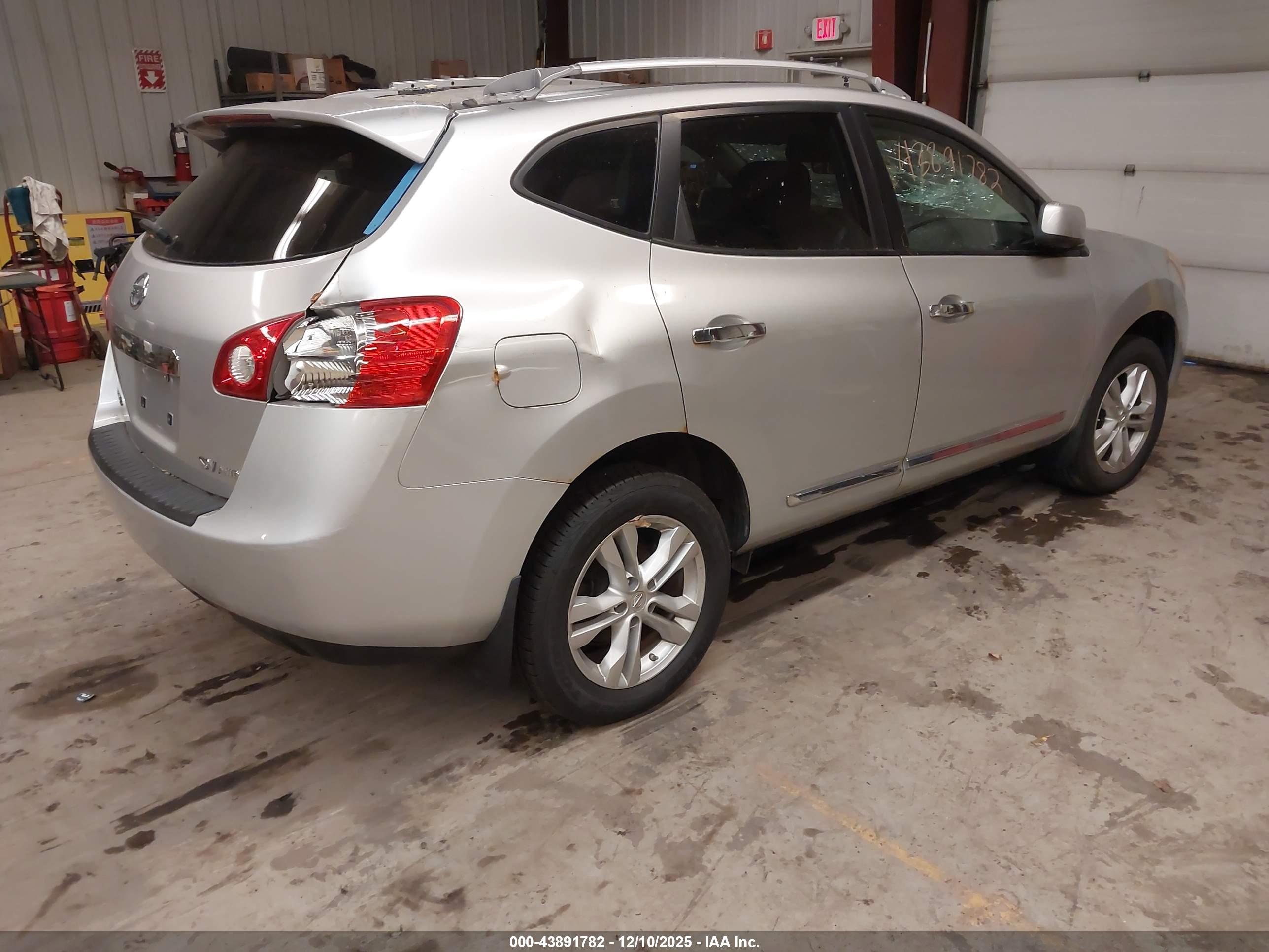 NISSAN ROGUE image 4