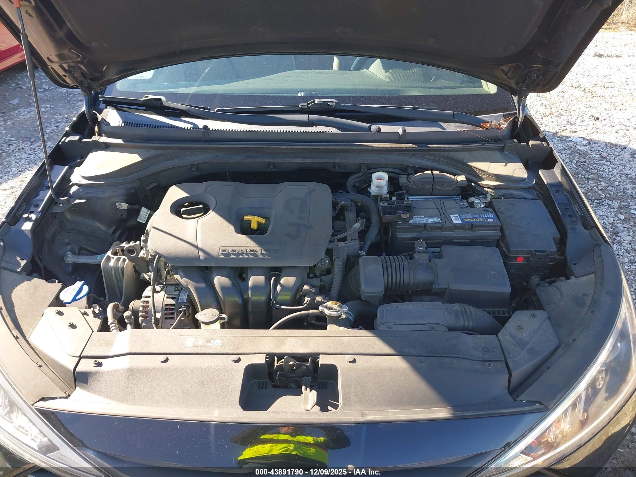 HYUNDAI ELANTRA image 10