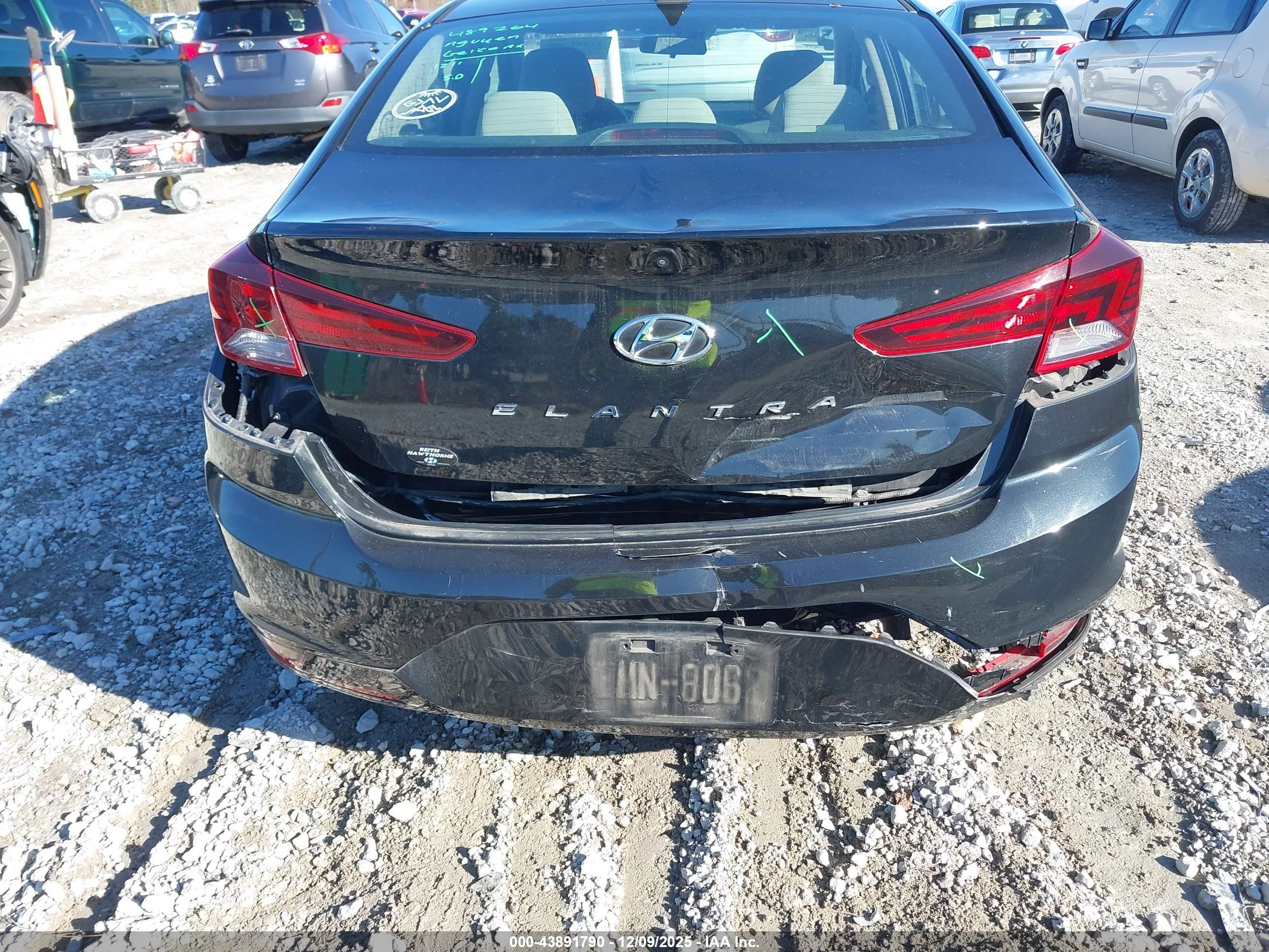 HYUNDAI ELANTRA image 6