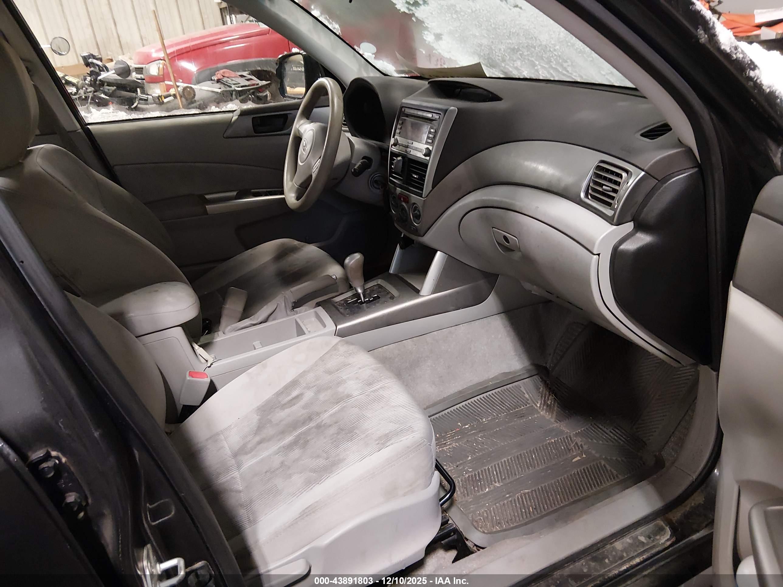 SUBARU FORESTER image 5
