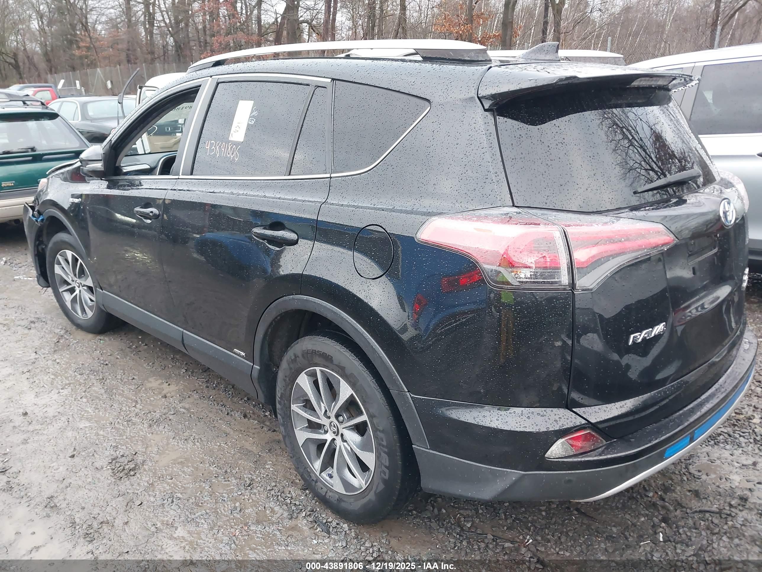 TOYOTA RAV4 image 3