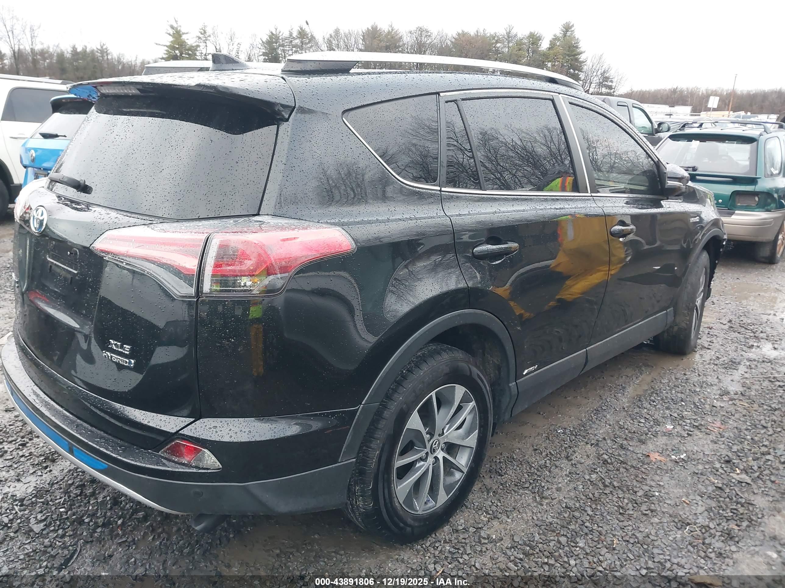TOYOTA RAV4 image 4