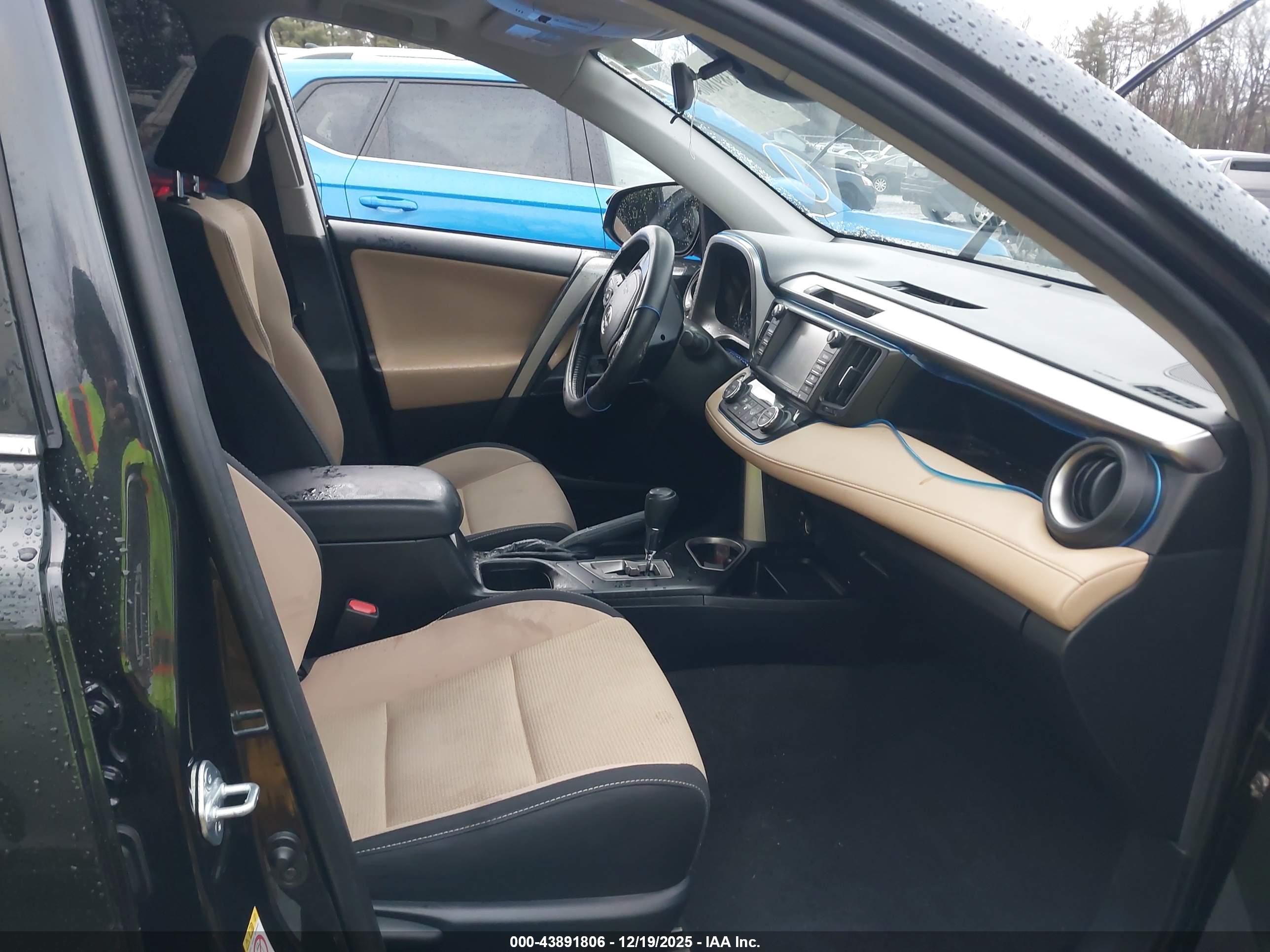 TOYOTA RAV4 image 5