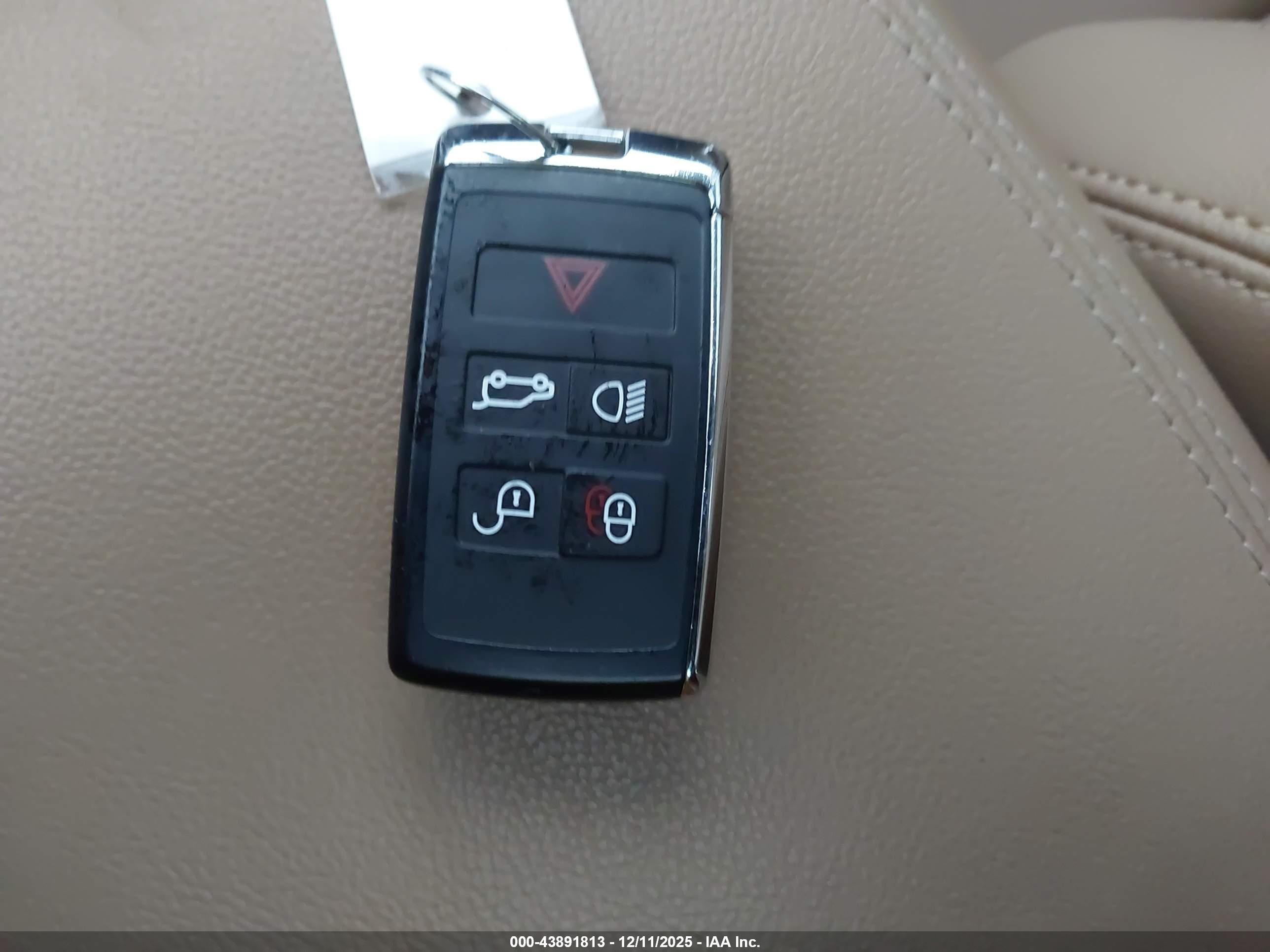 JAGUAR F-PACE image 11