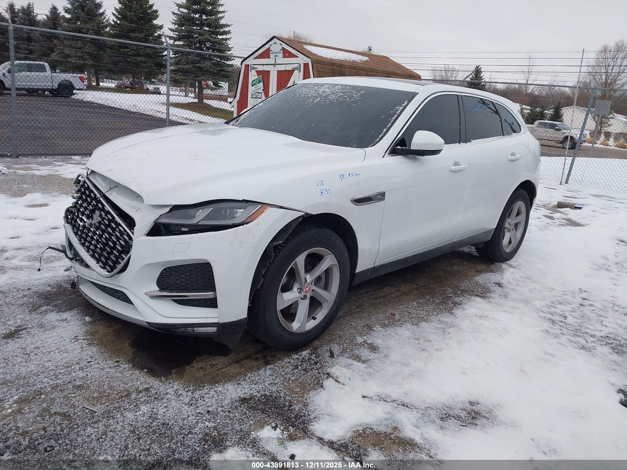 JAGUAR F-PACE image 2