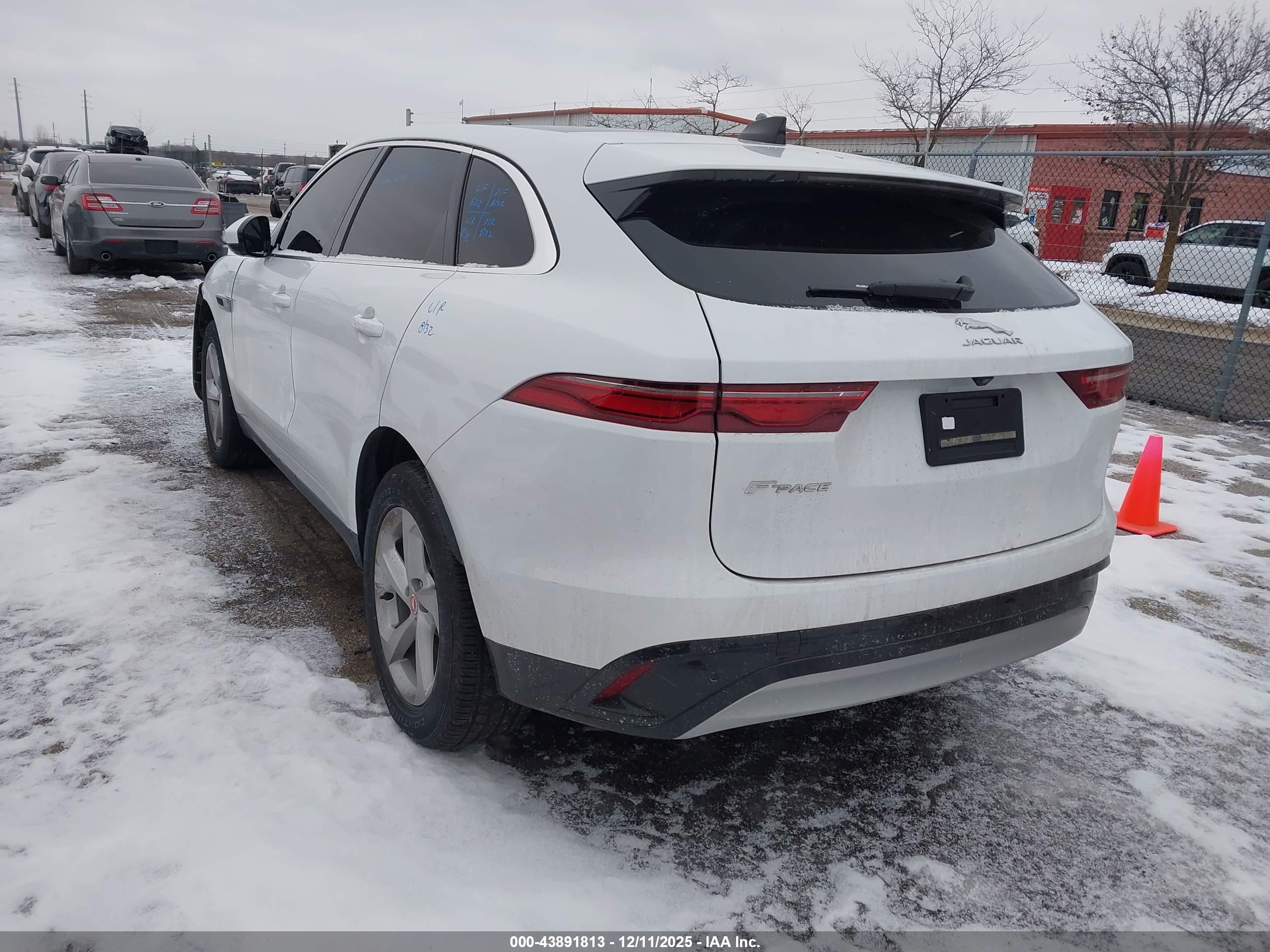 JAGUAR F-PACE image 3