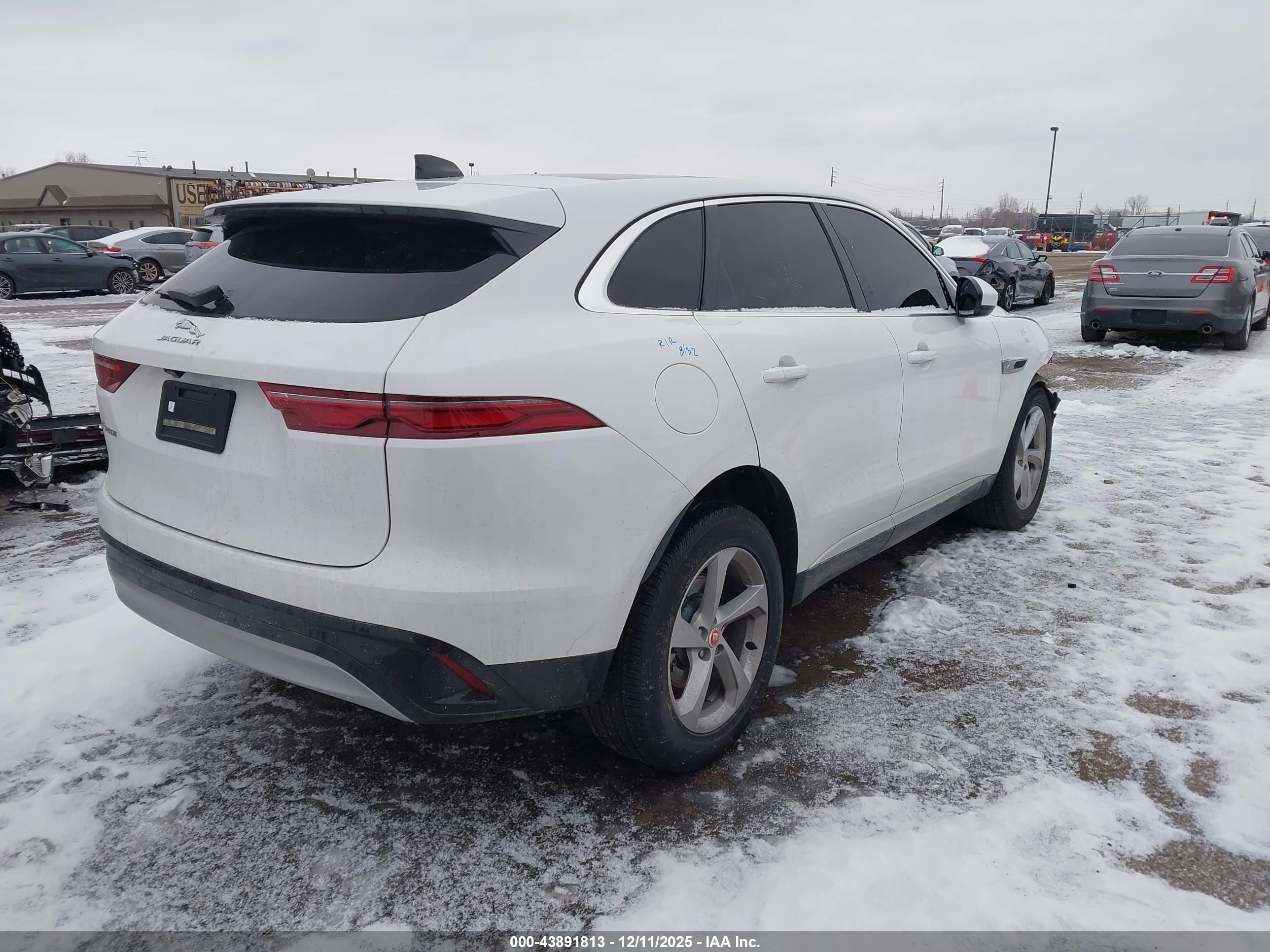 JAGUAR F-PACE image 4