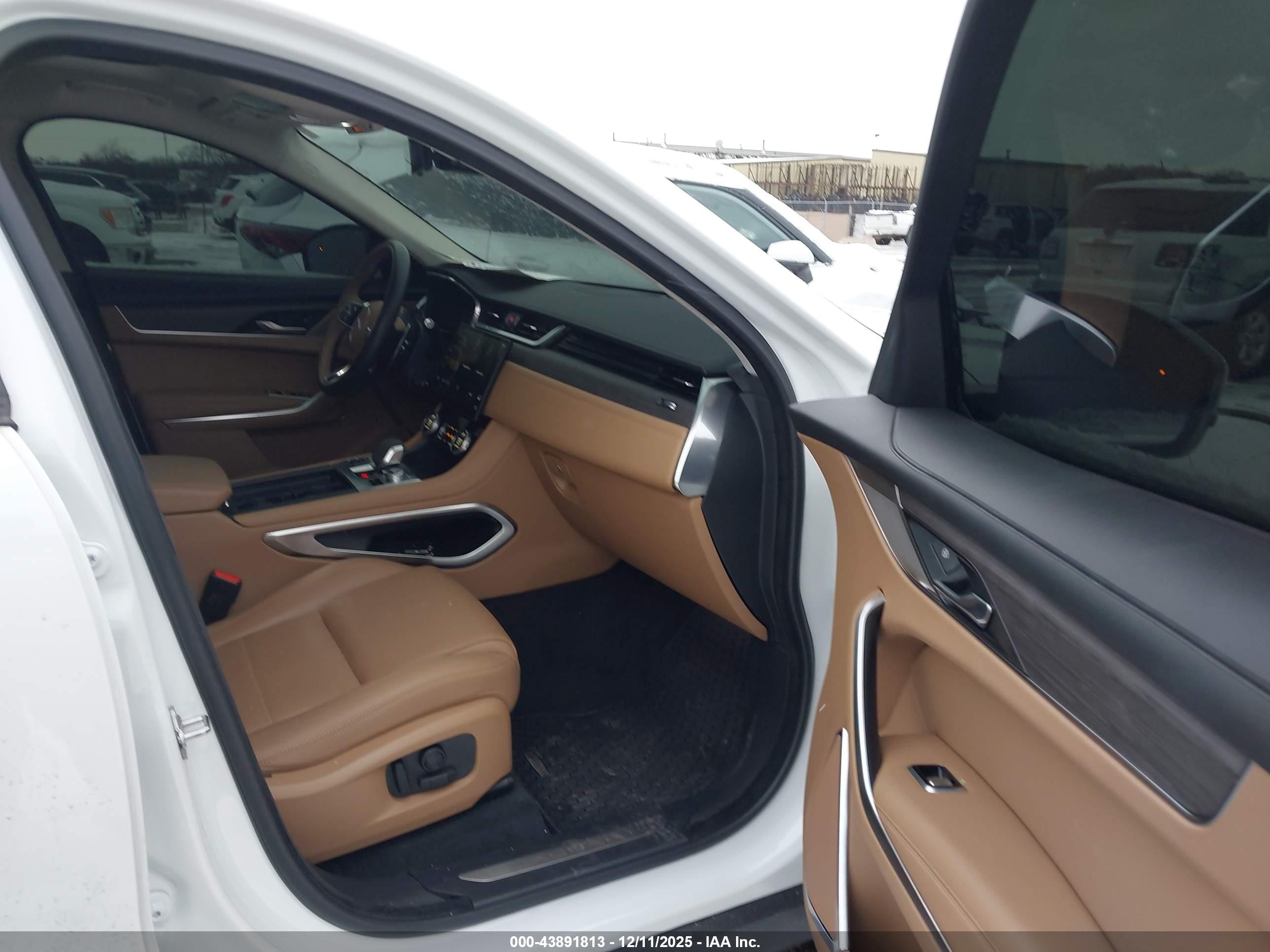 JAGUAR F-PACE image 5