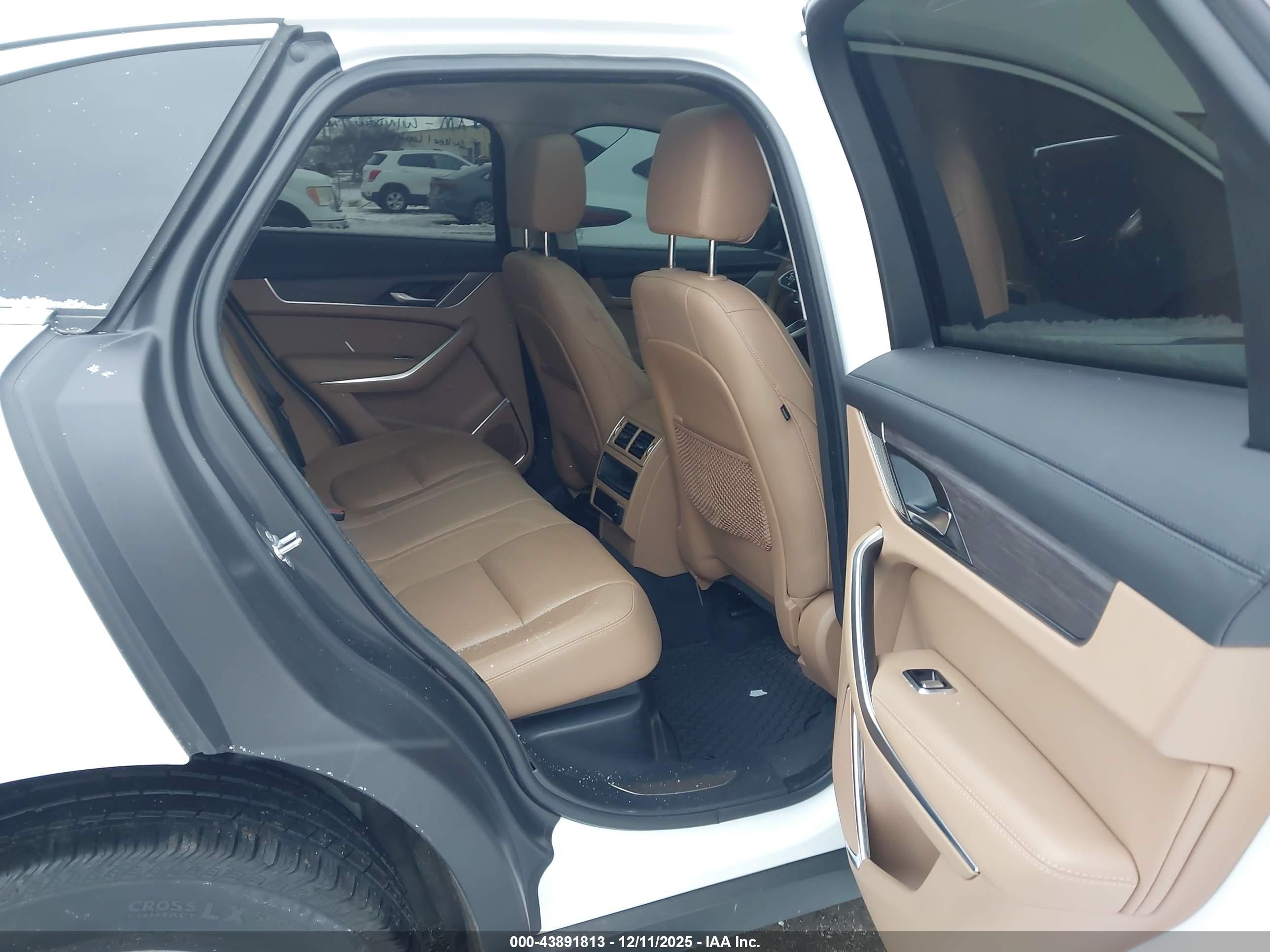JAGUAR F-PACE image 8