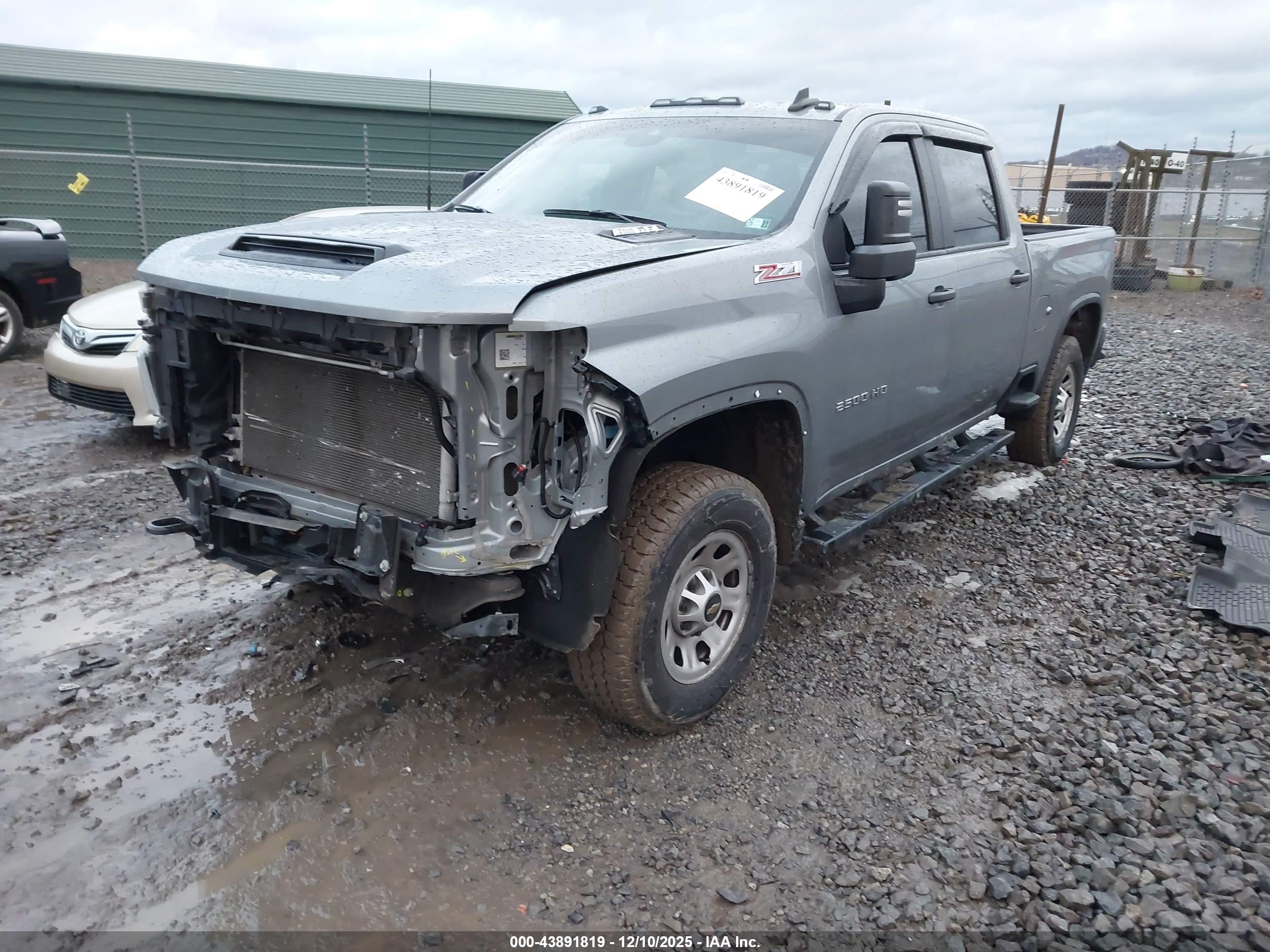 CHEVROLET SILVERADO image 2