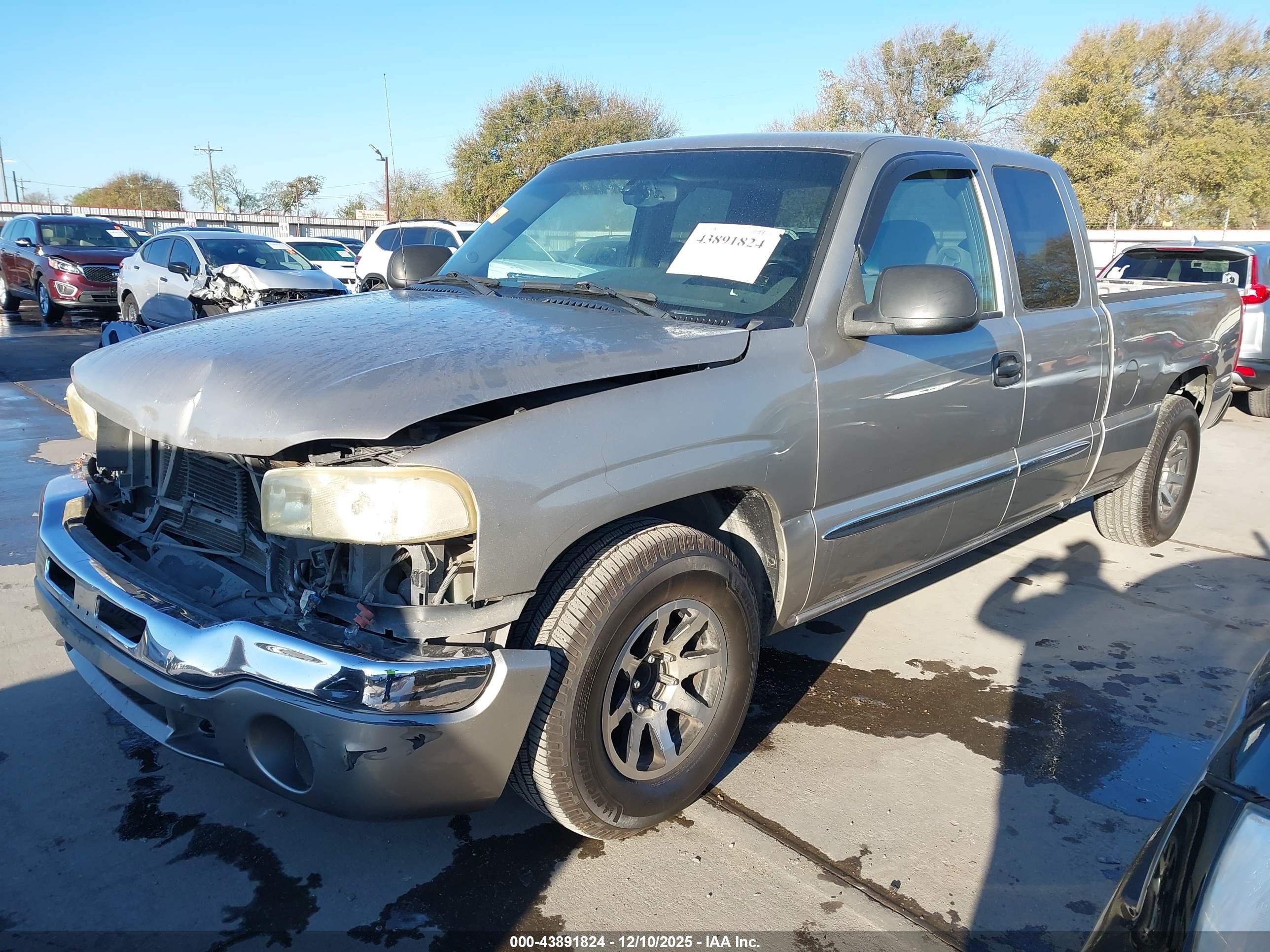 GMC SIERRA image 2