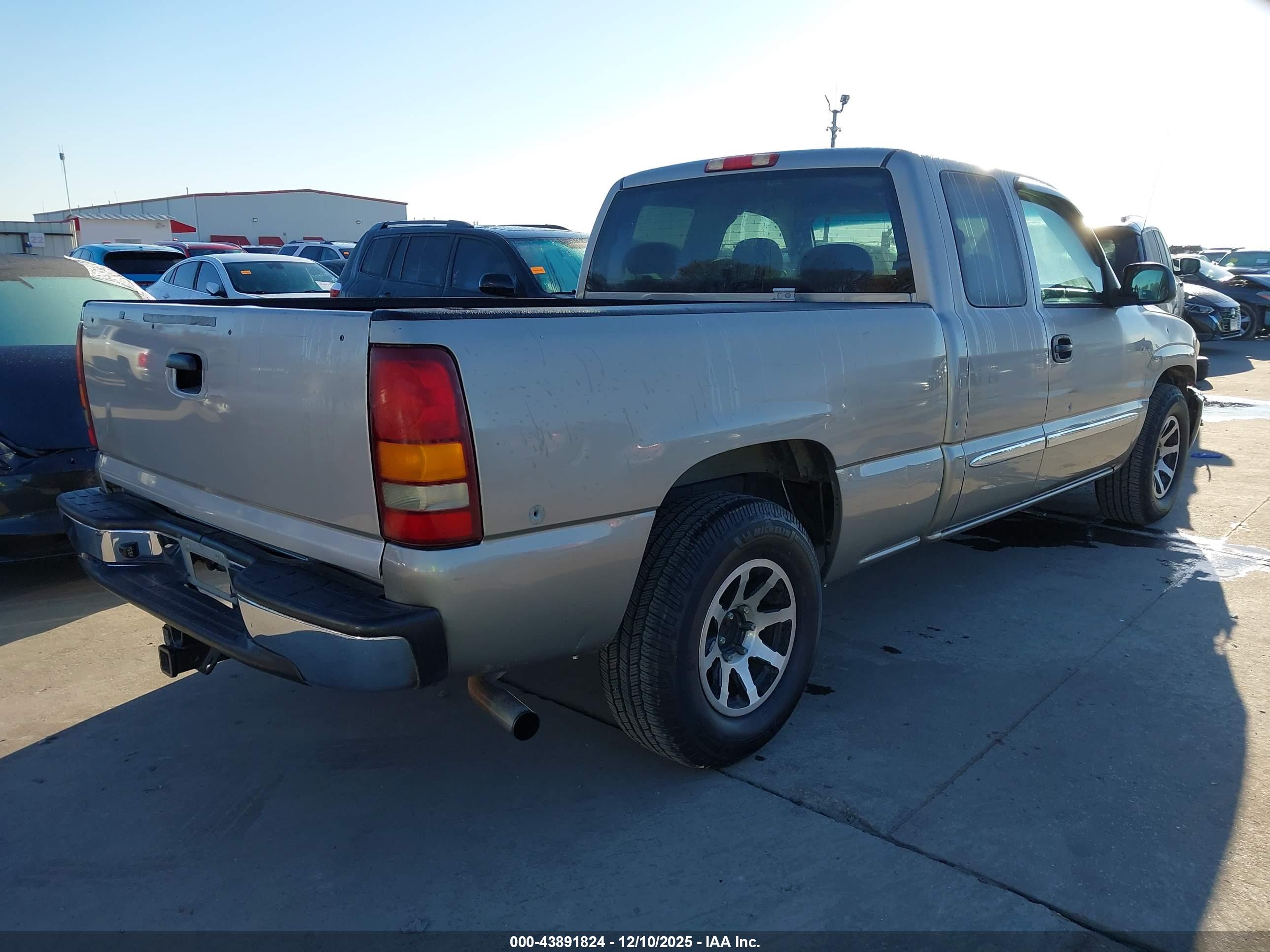 GMC SIERRA image 4
