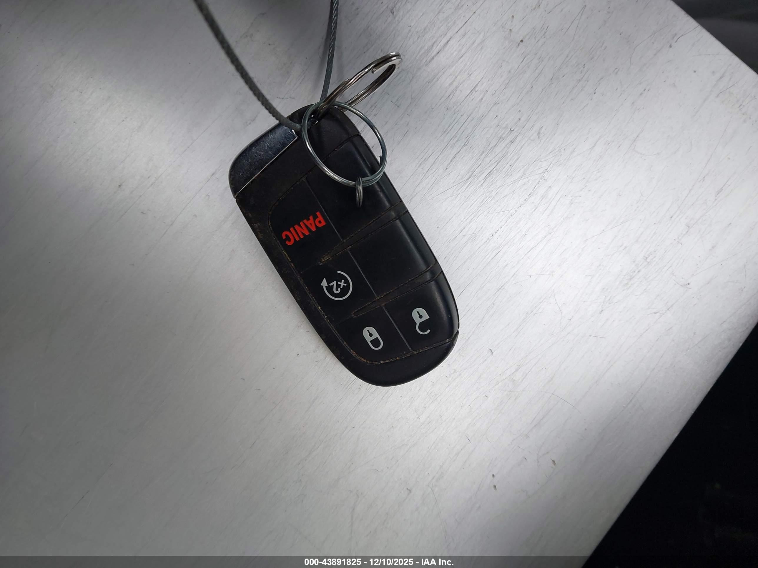 JEEP RENEGADE image 11