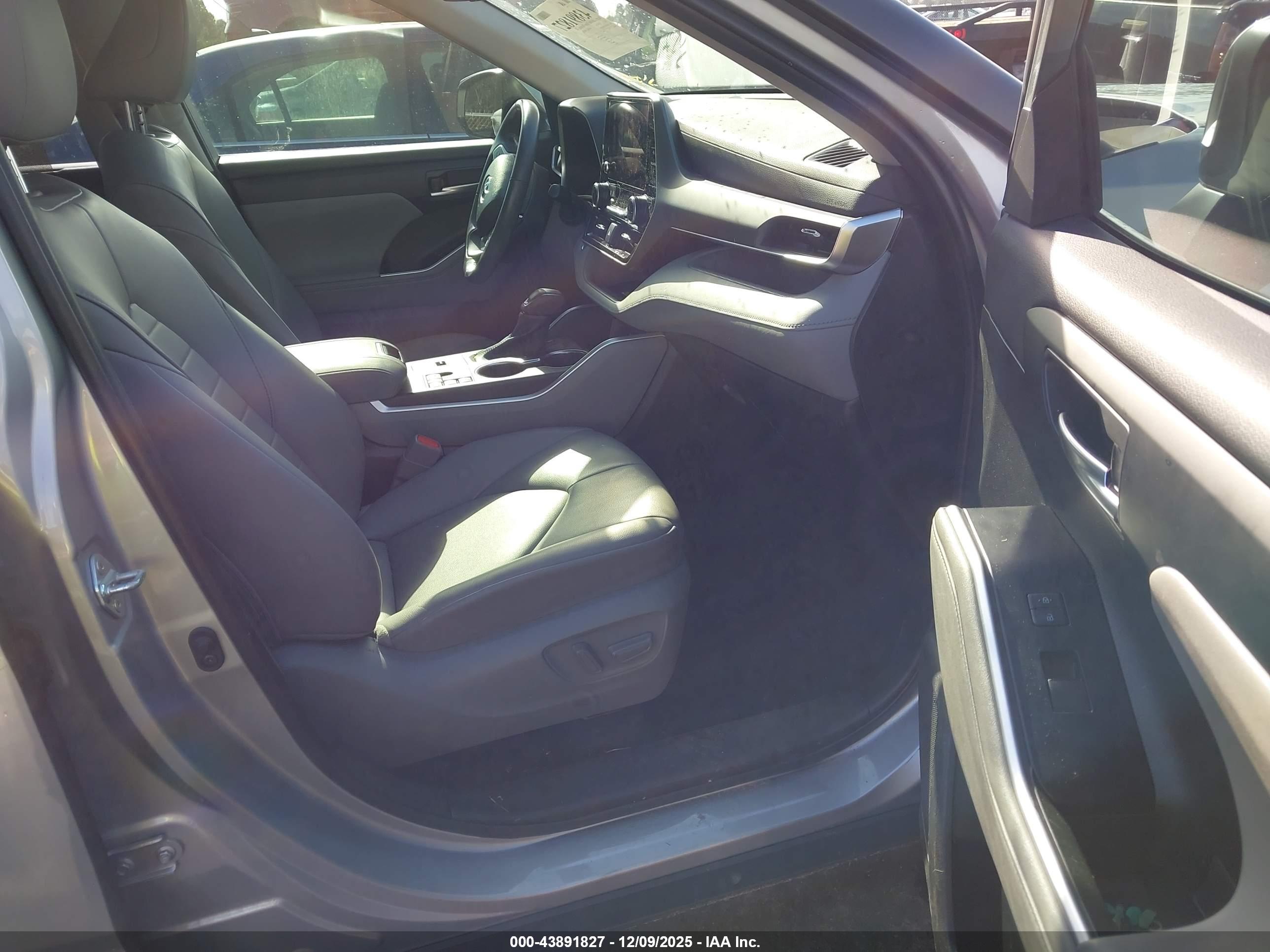 TOYOTA HIGHLANDER image 5