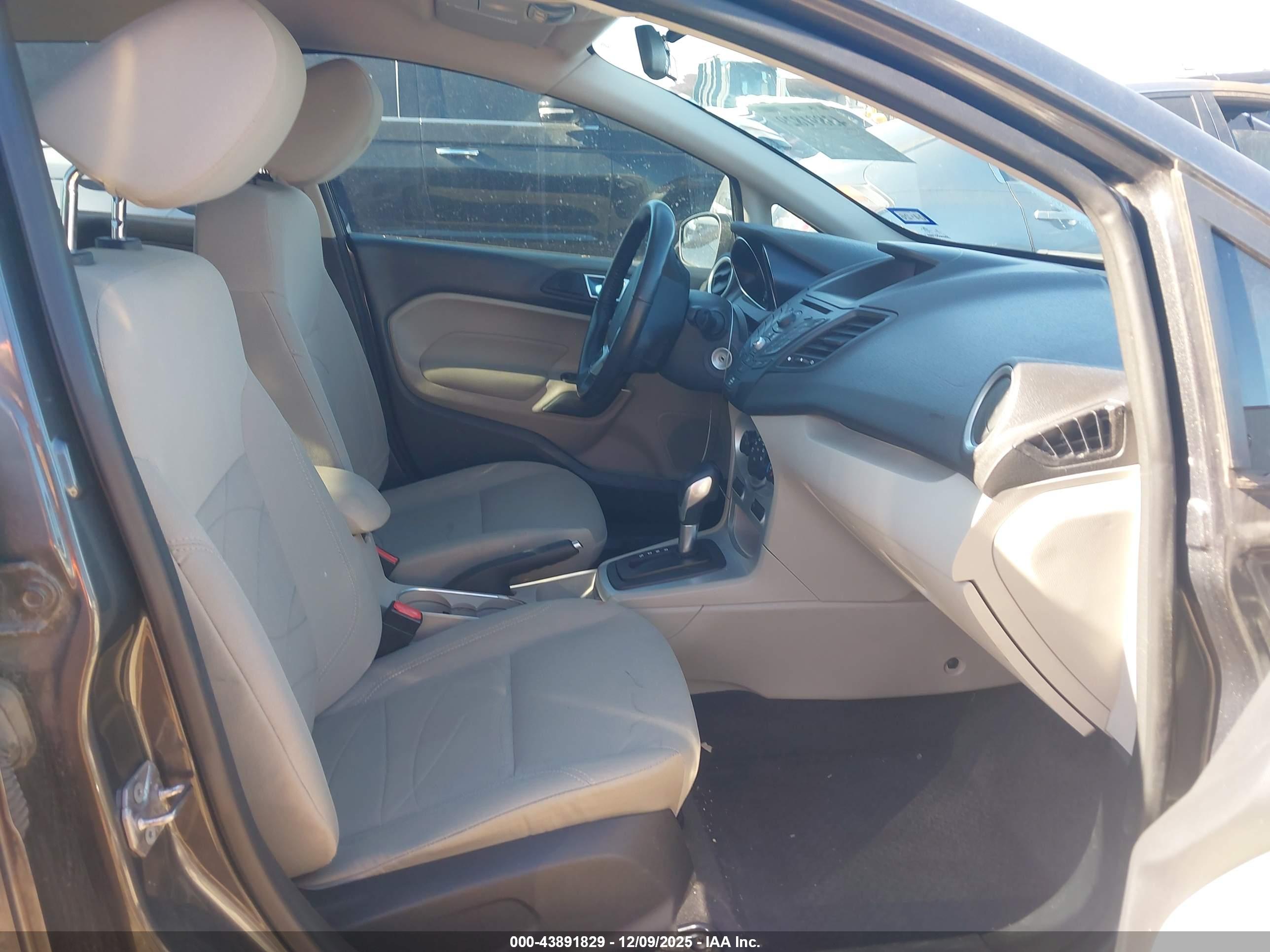 FORD FIESTA image 5