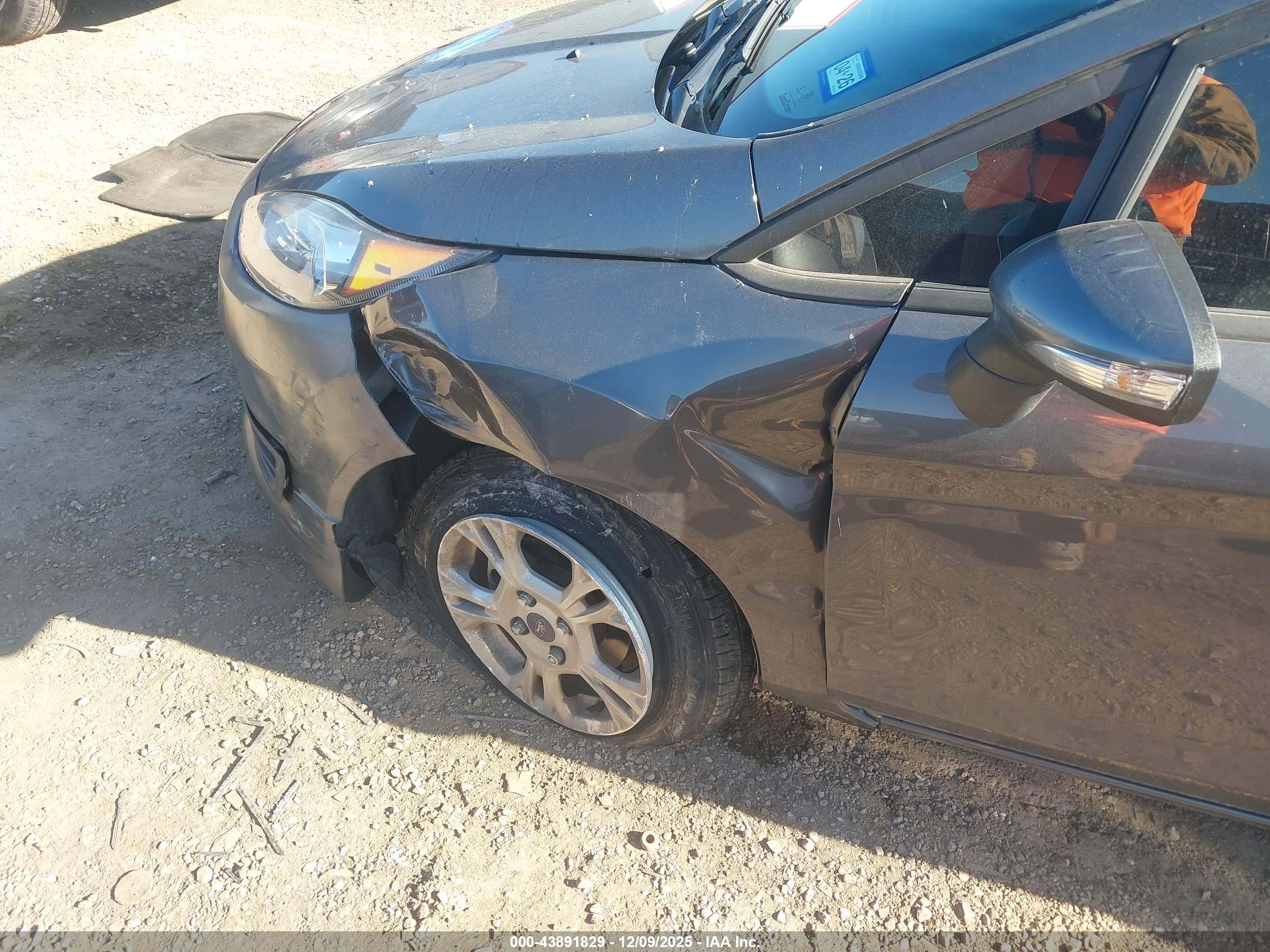 FORD FIESTA image 6