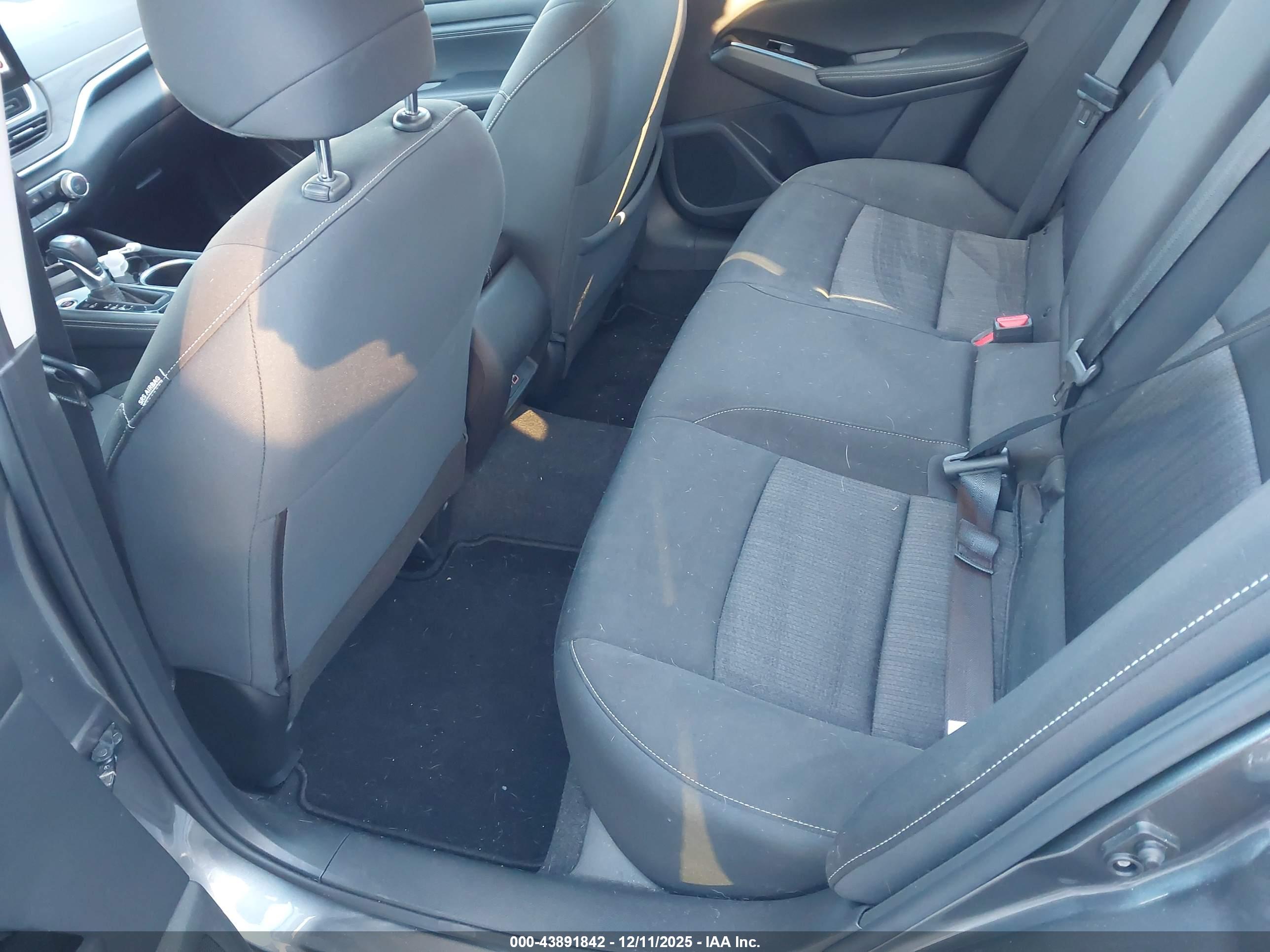 NISSAN ALTIMA image 8