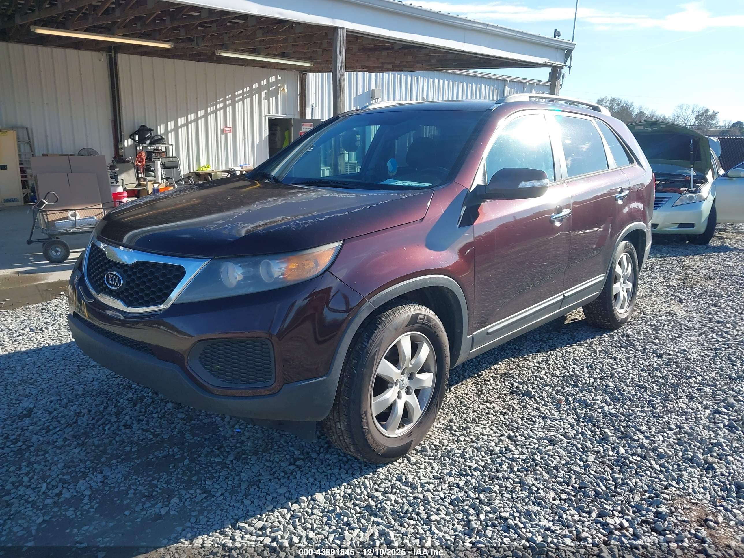 KIA SORENTO image 2