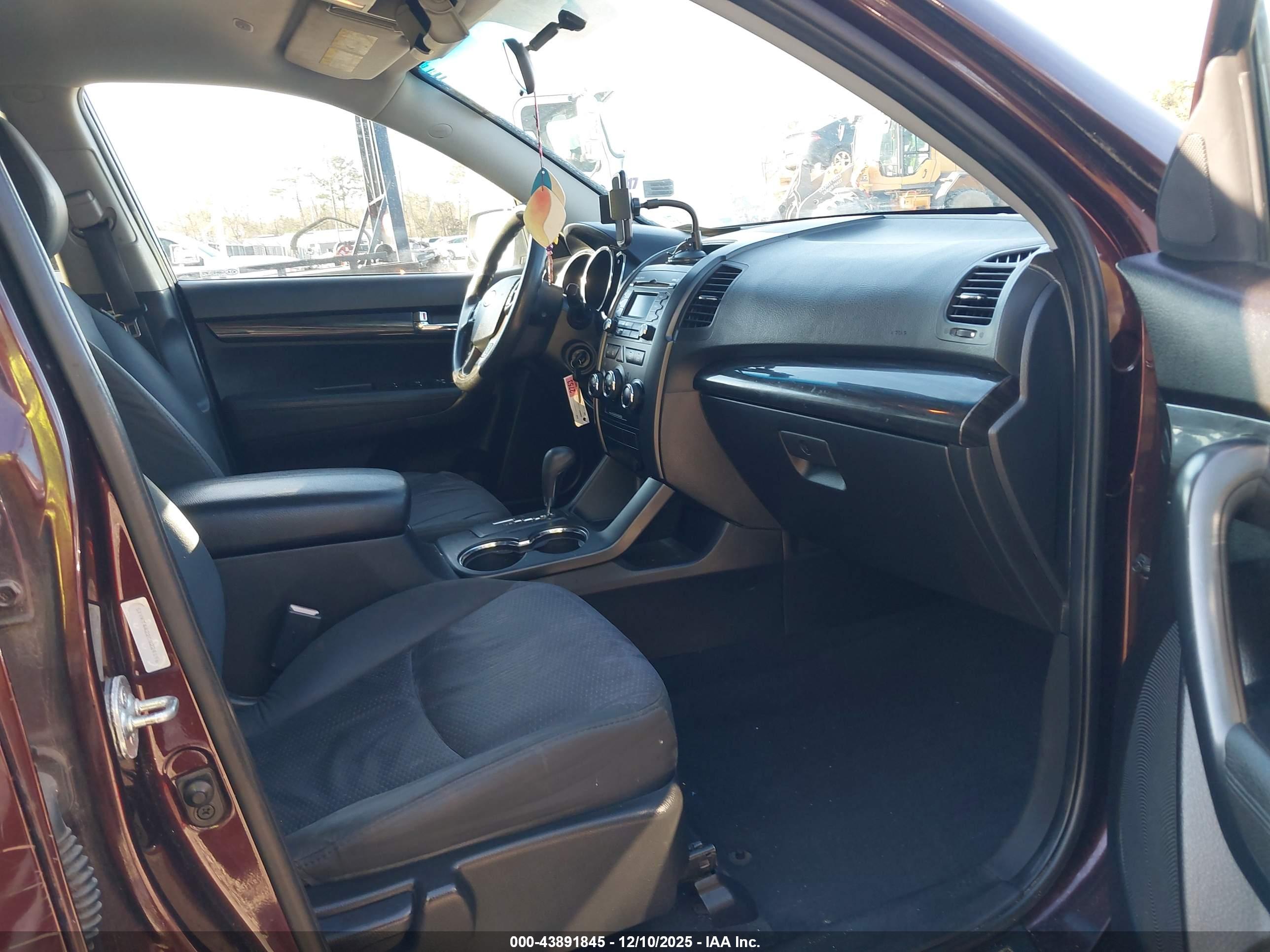 KIA SORENTO image 5