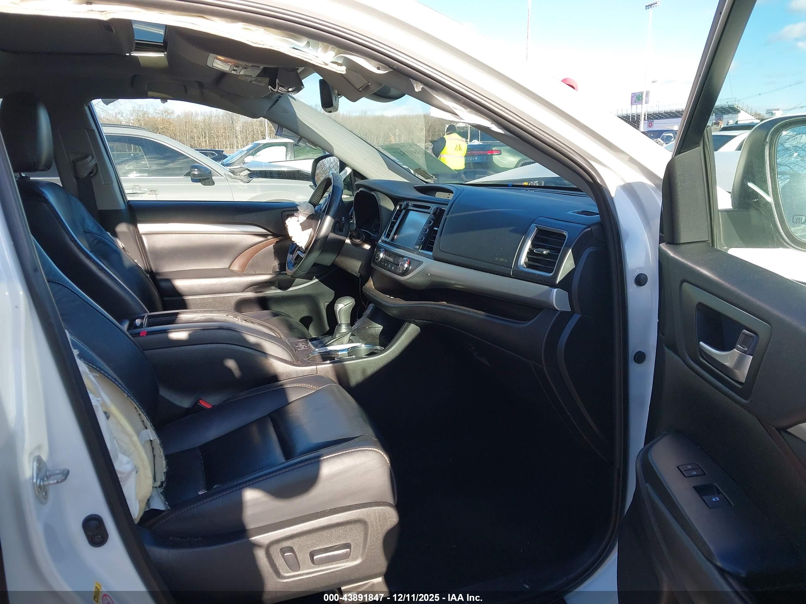TOYOTA HIGHLANDER image 5