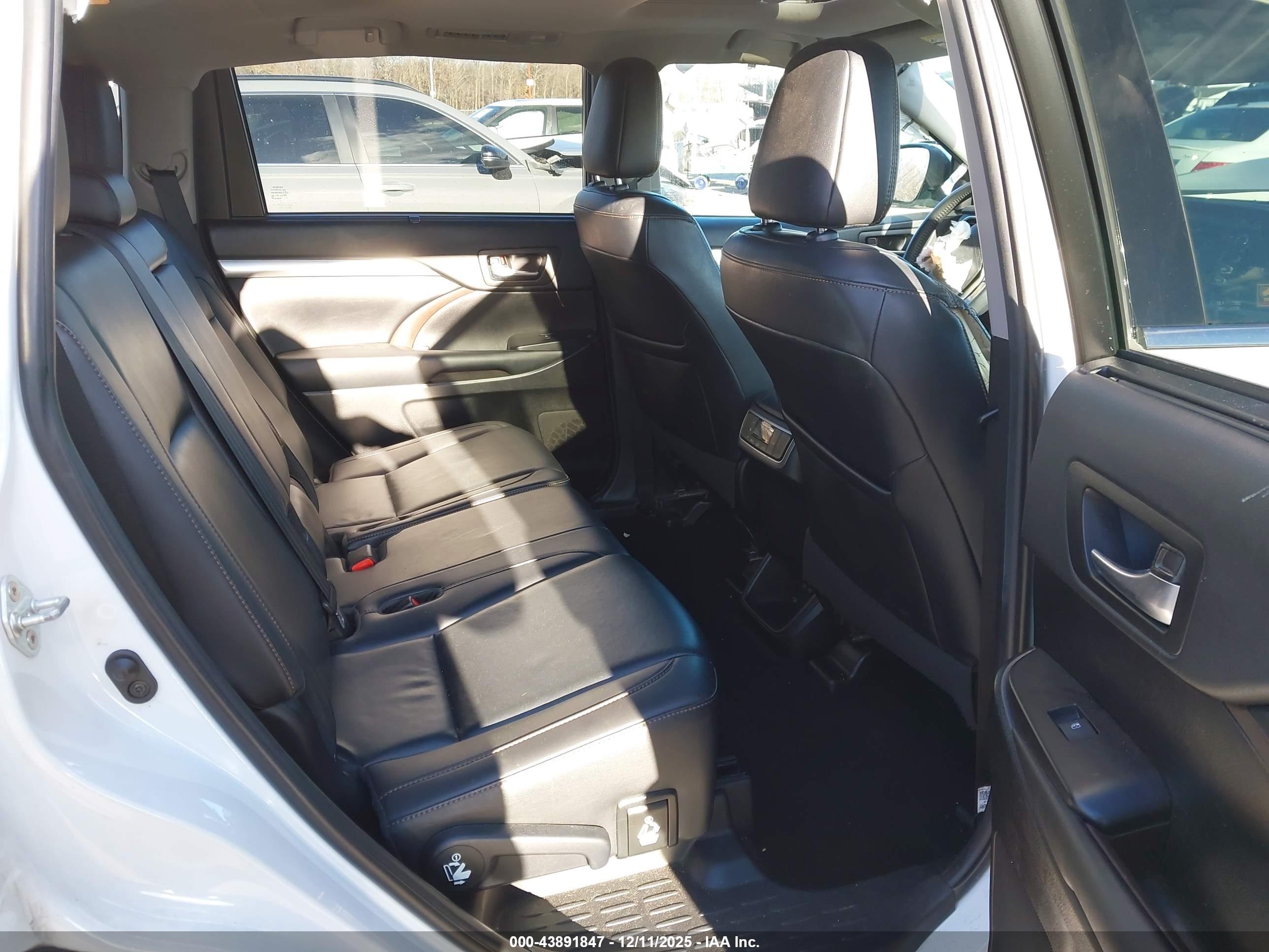 TOYOTA HIGHLANDER image 8