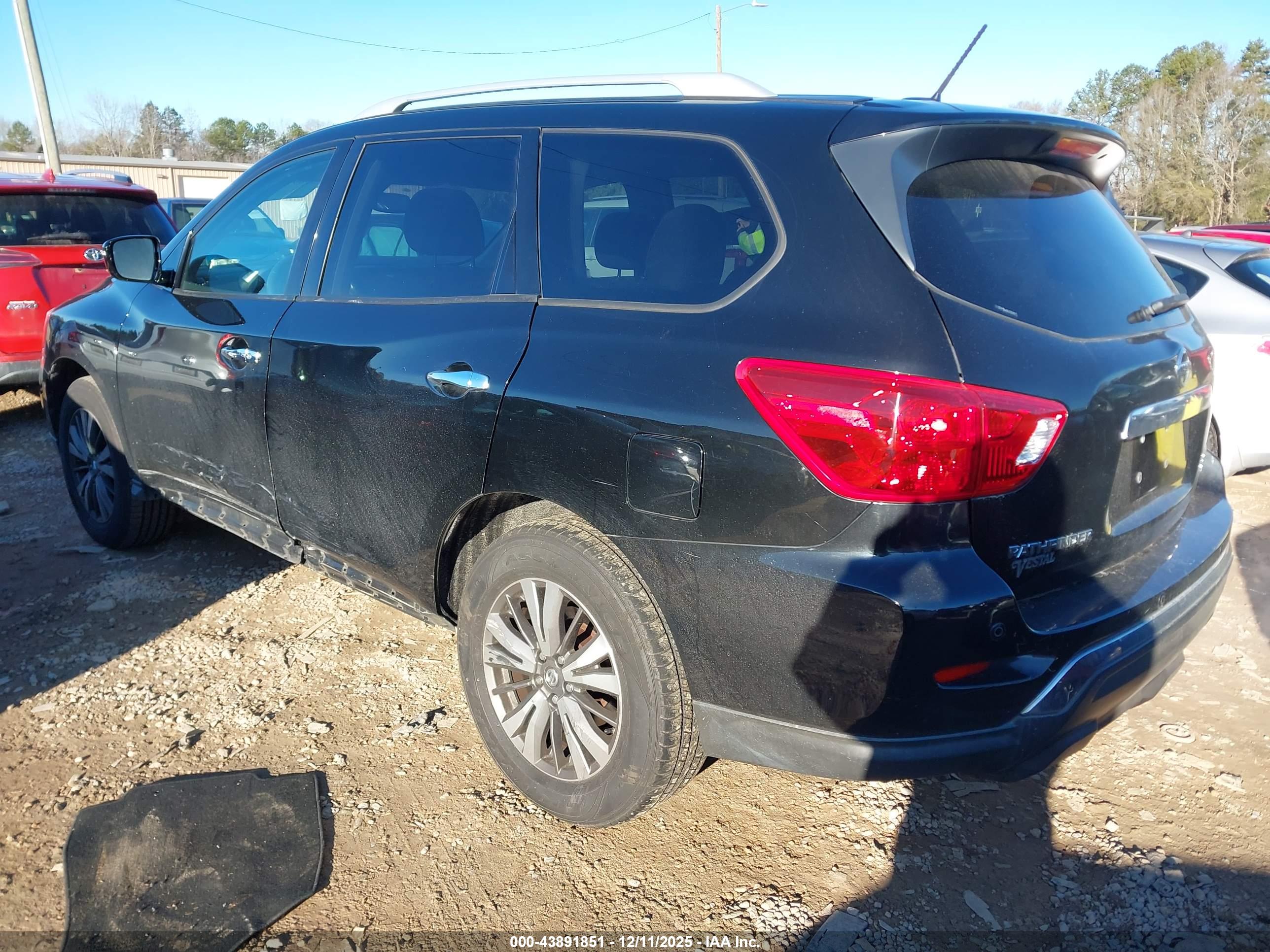 NISSAN PATHFINDER image 3