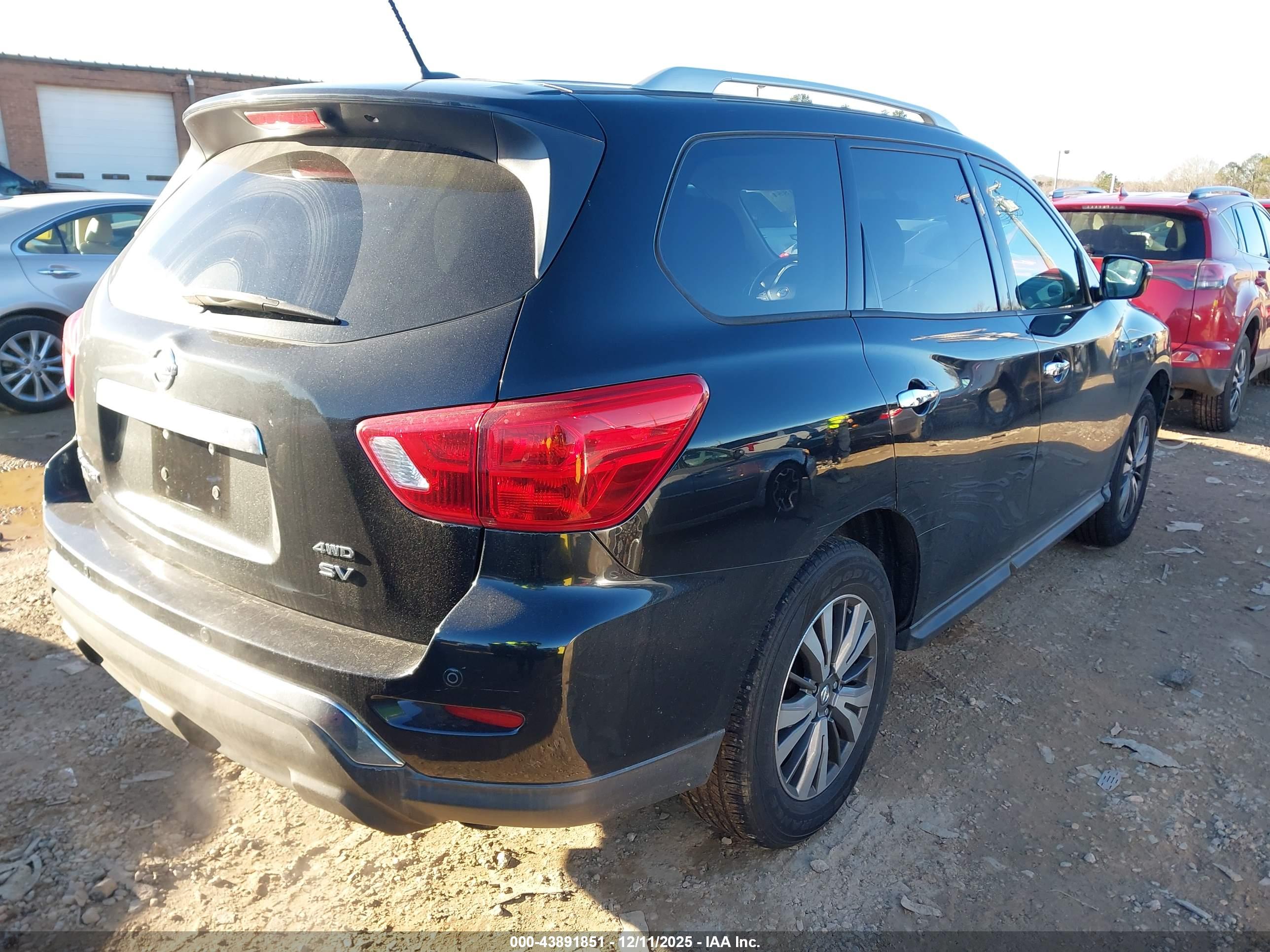 NISSAN PATHFINDER image 4