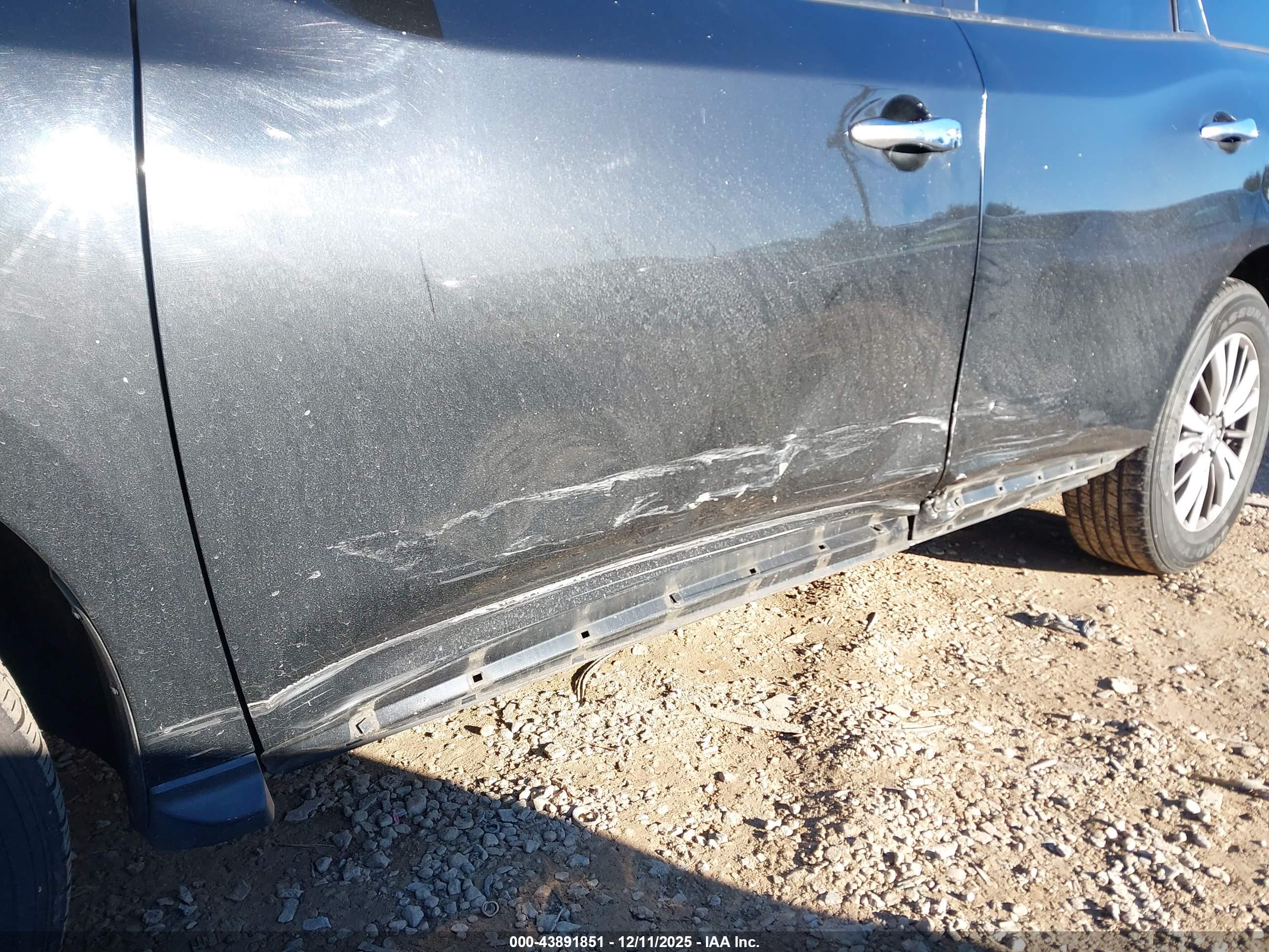 NISSAN PATHFINDER image 6