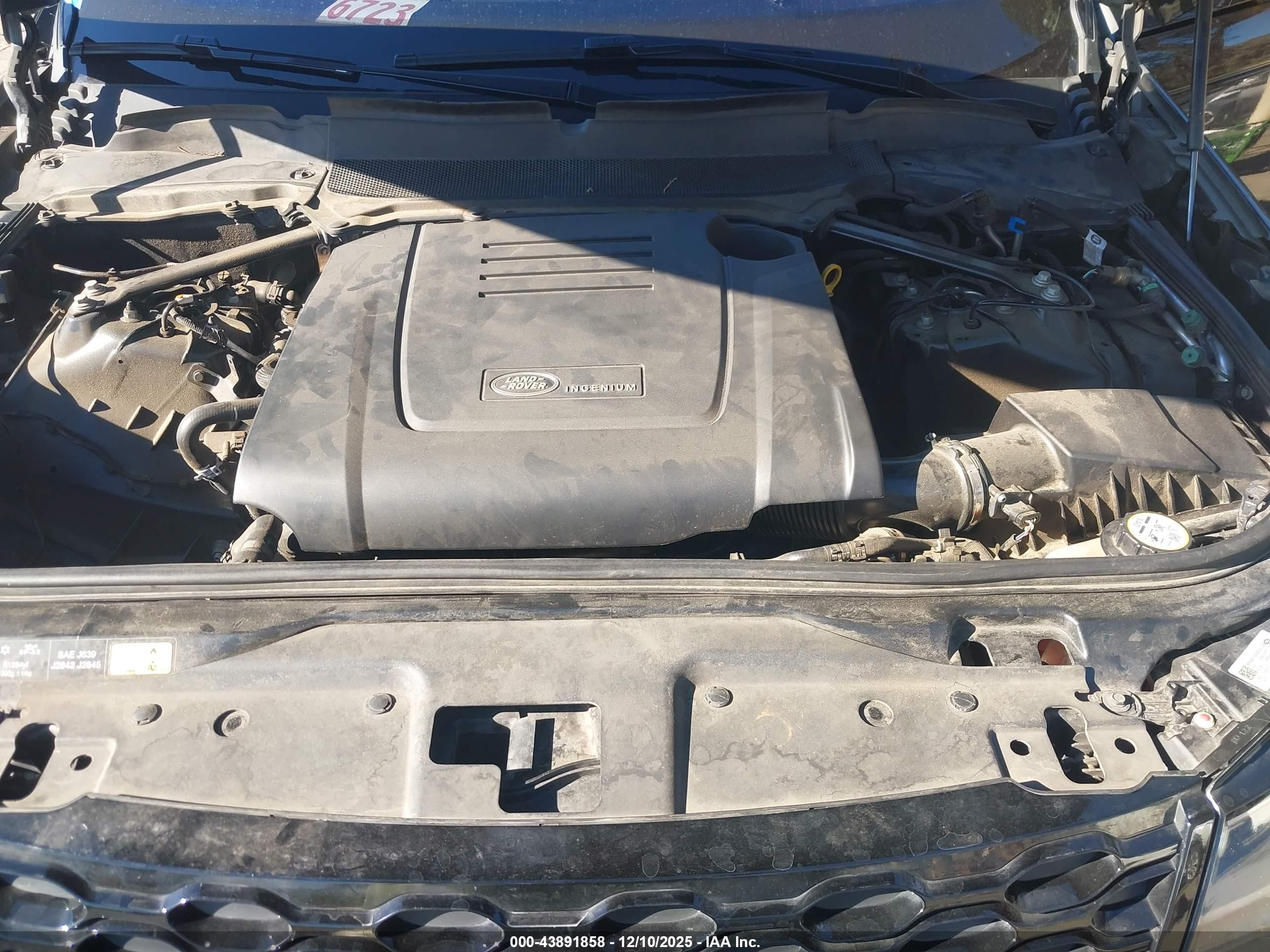 LAND ROVER image 10