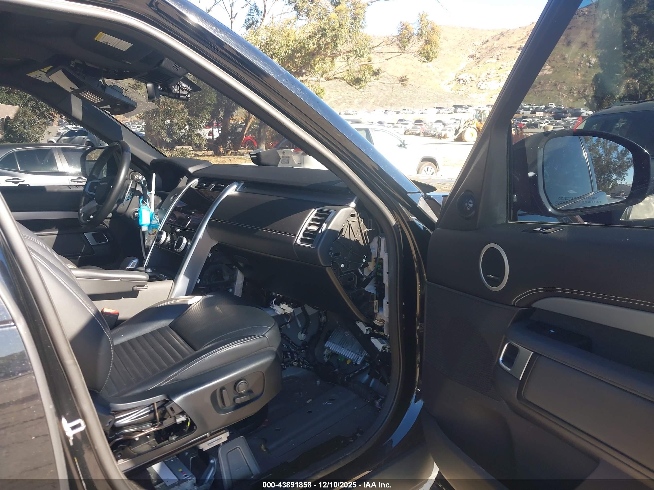 LAND ROVER image 5