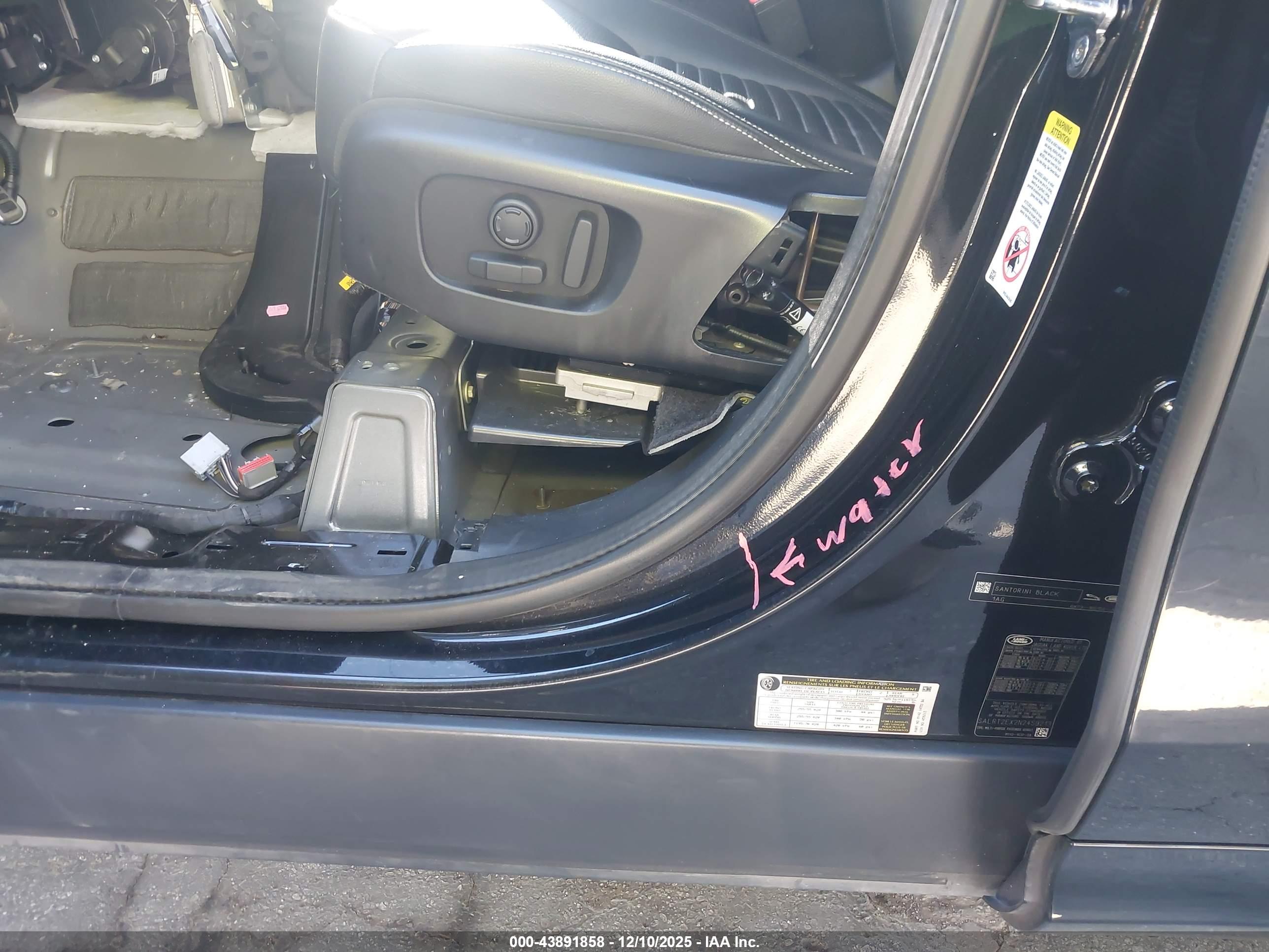 LAND ROVER image 6