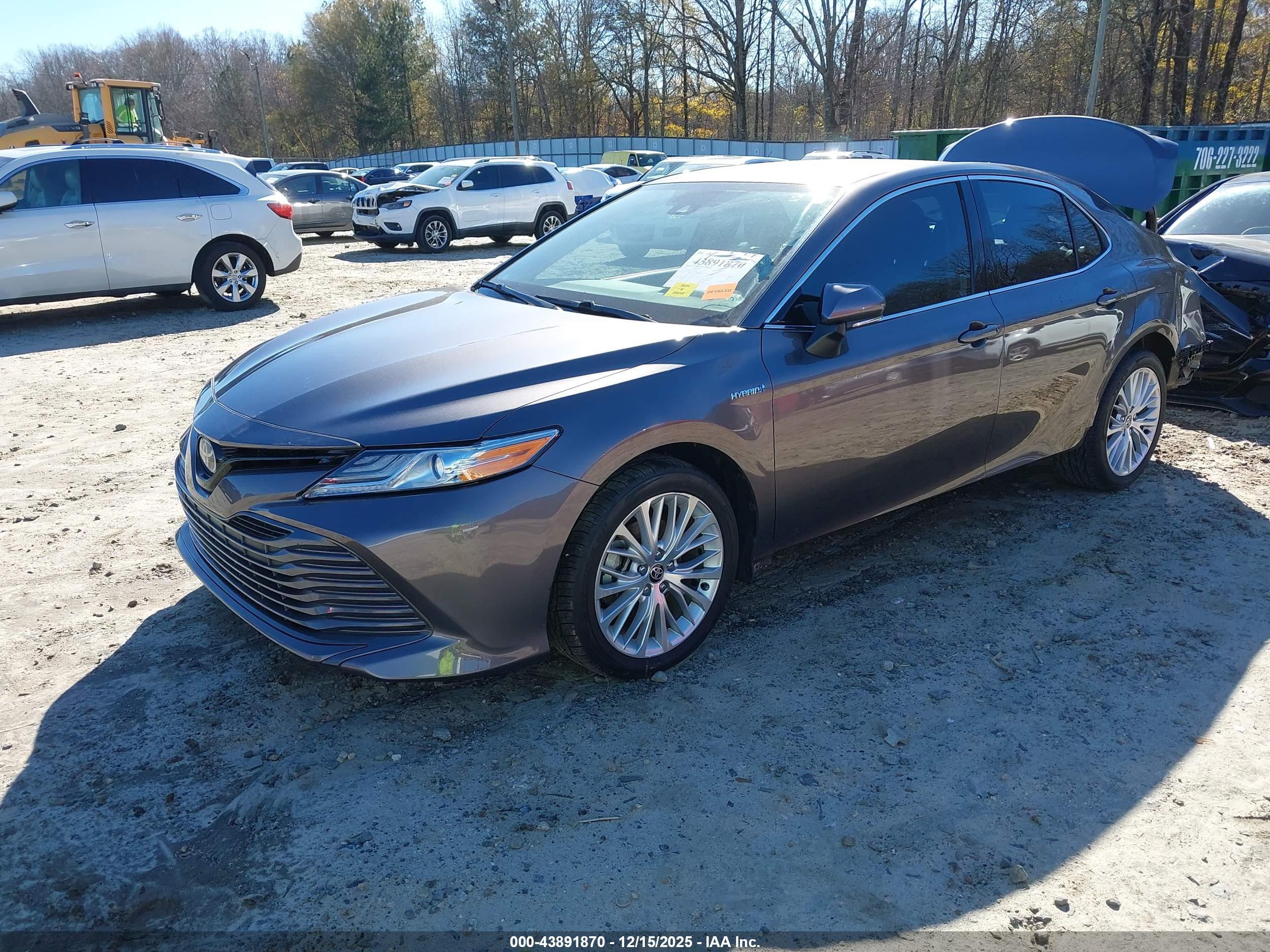 TOYOTA CAMRY image 2