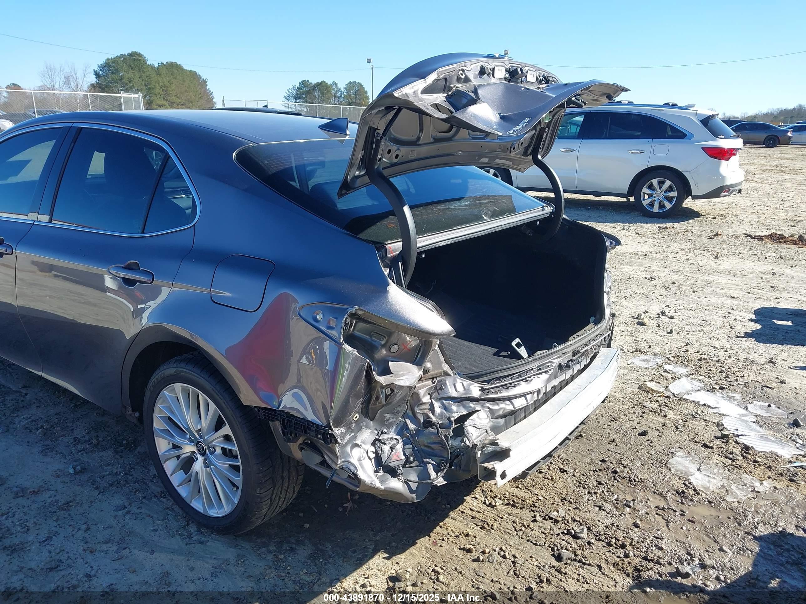 TOYOTA CAMRY image 6