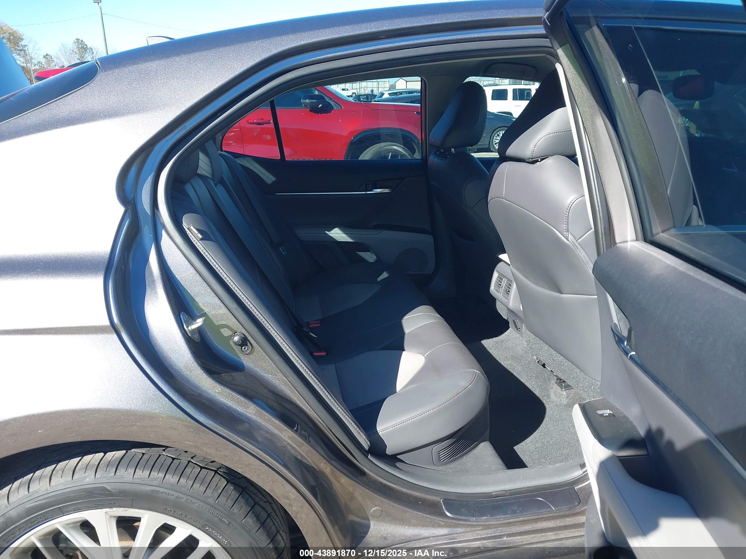 TOYOTA CAMRY image 8
