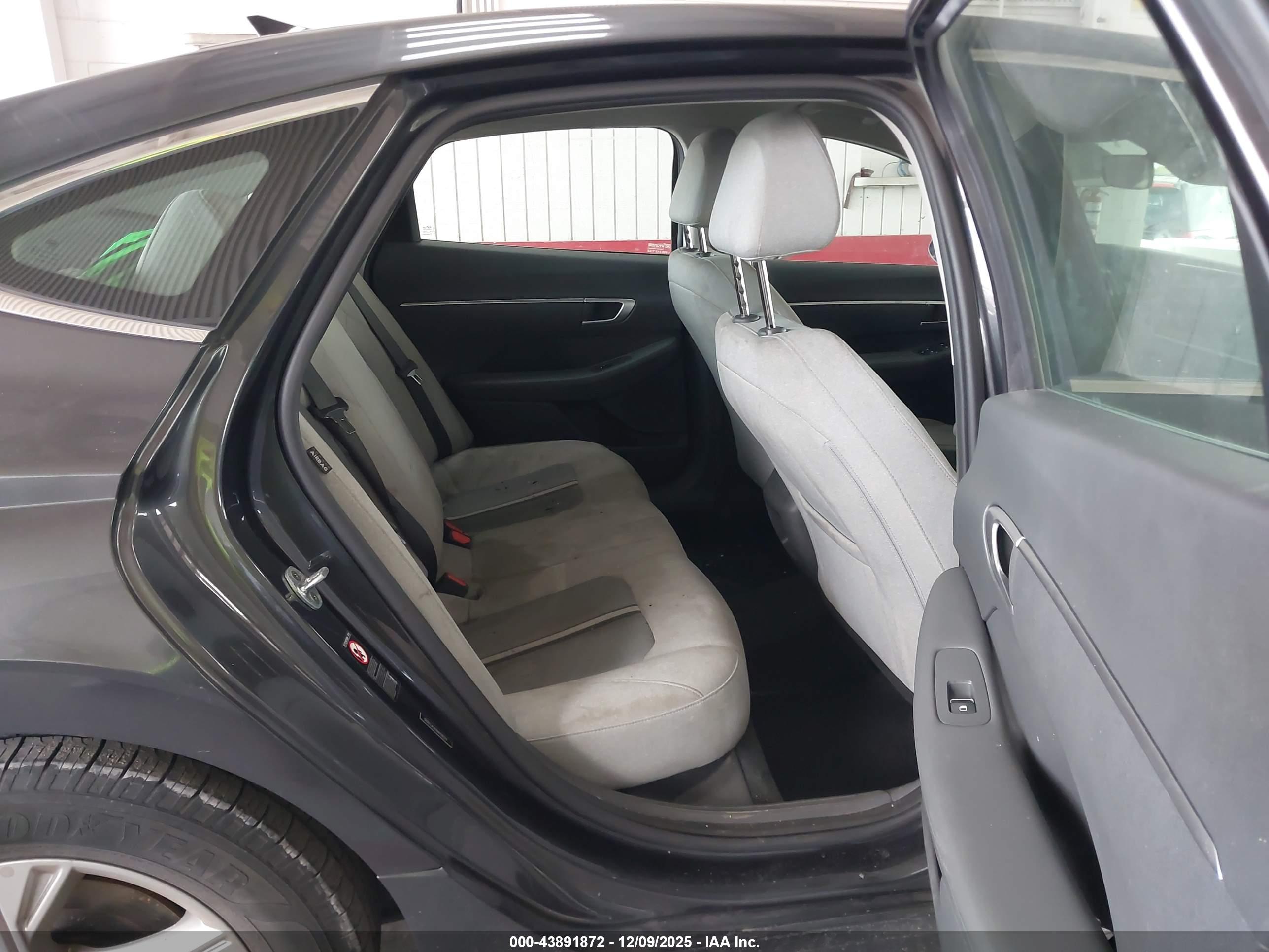 HYUNDAI SONATA image 8