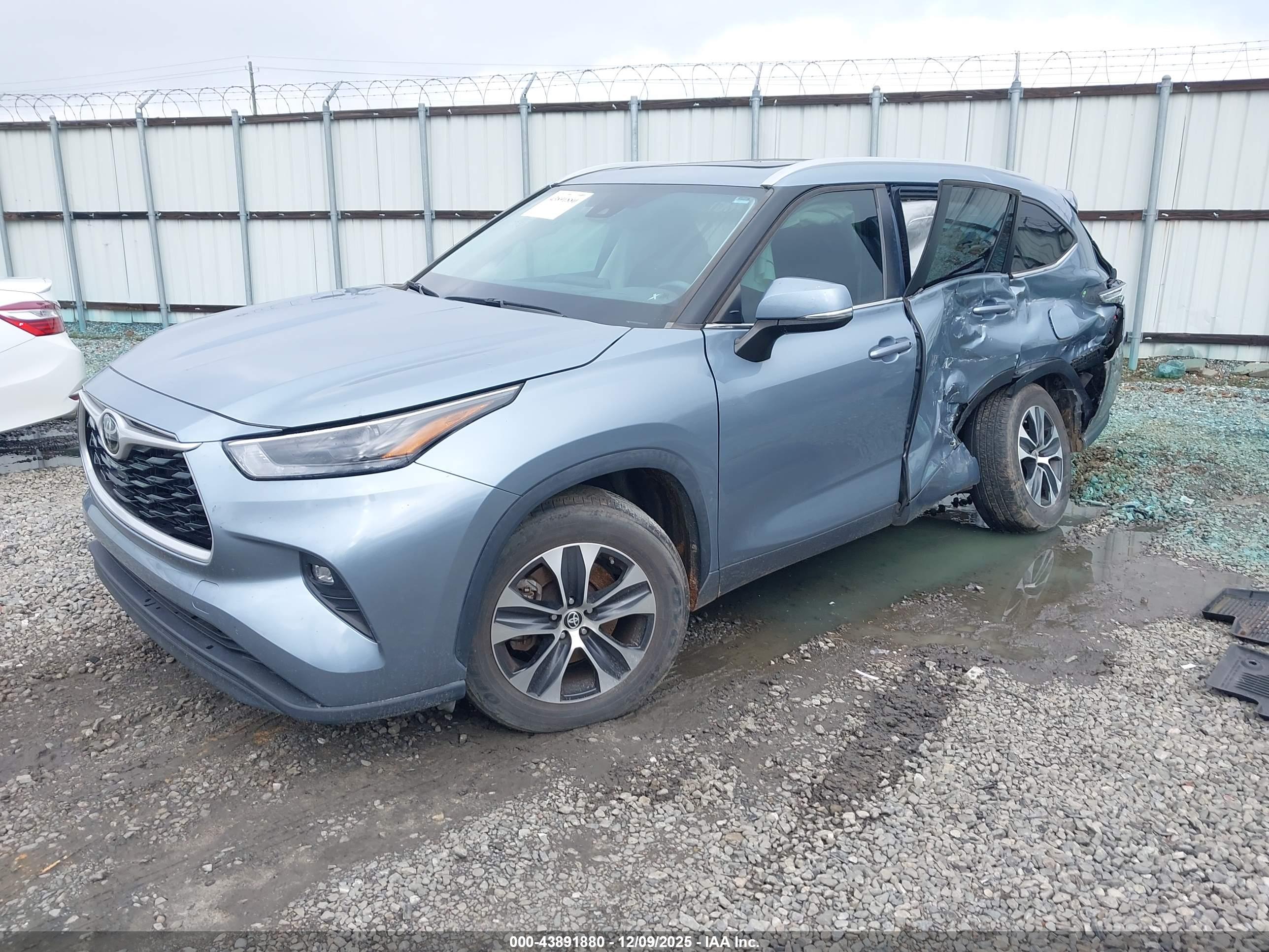 TOYOTA HIGHLANDER image 2
