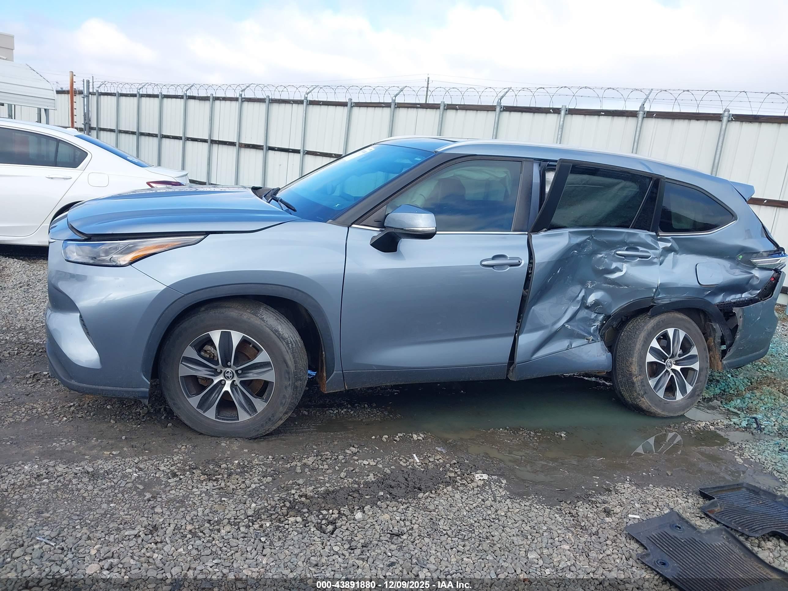 TOYOTA HIGHLANDER image 6