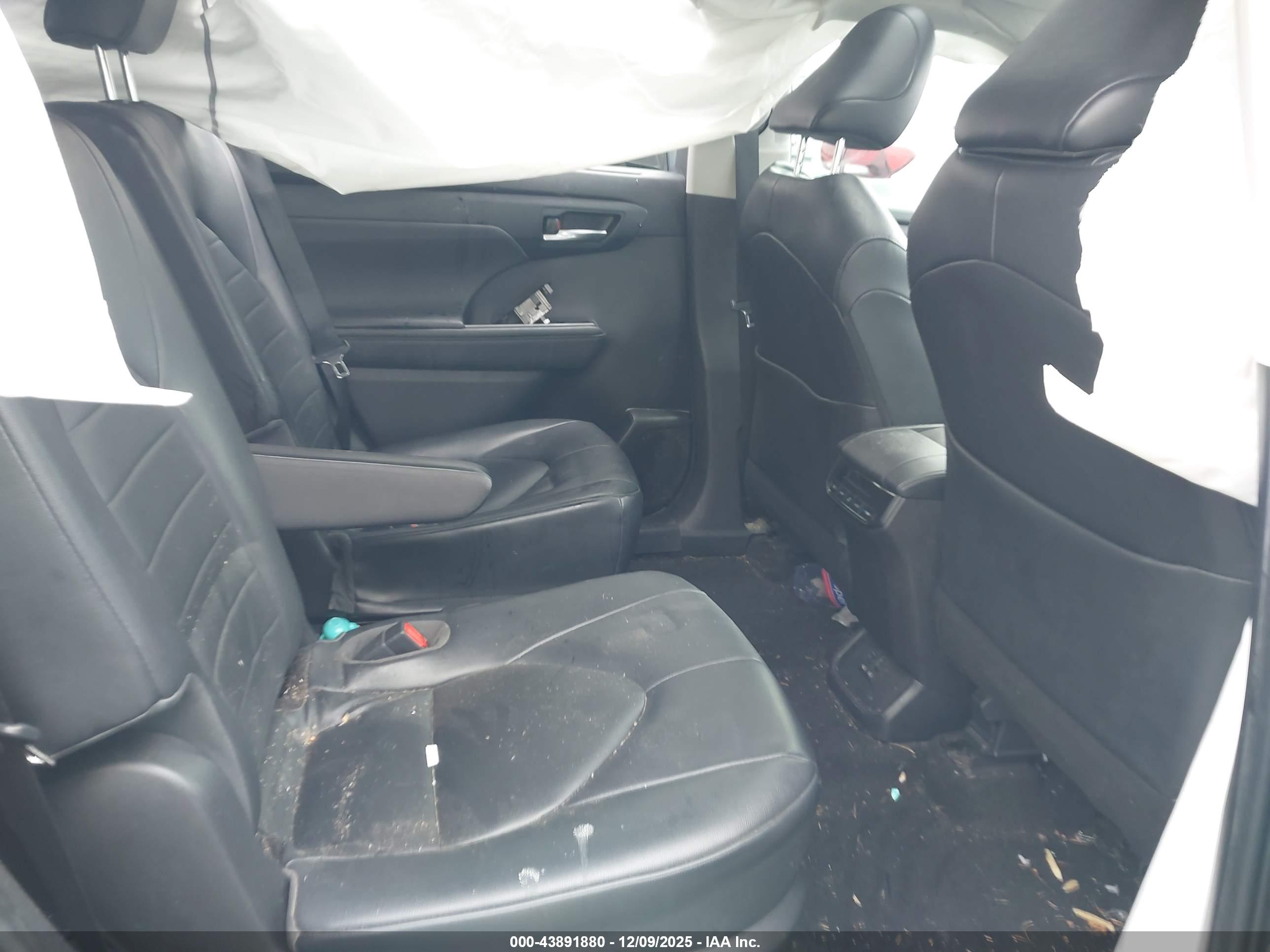TOYOTA HIGHLANDER image 8