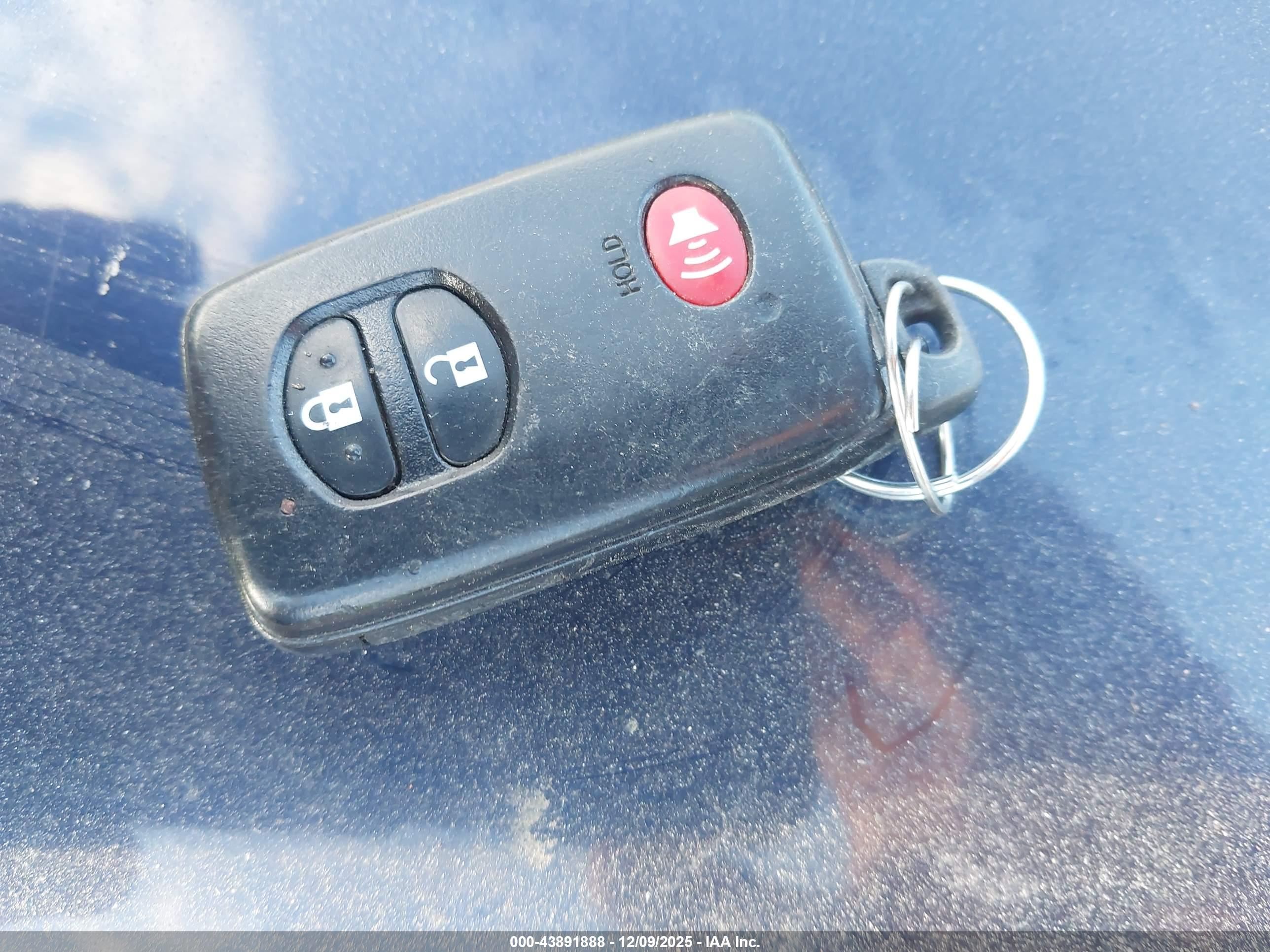 TOYOTA PRIUS image 11