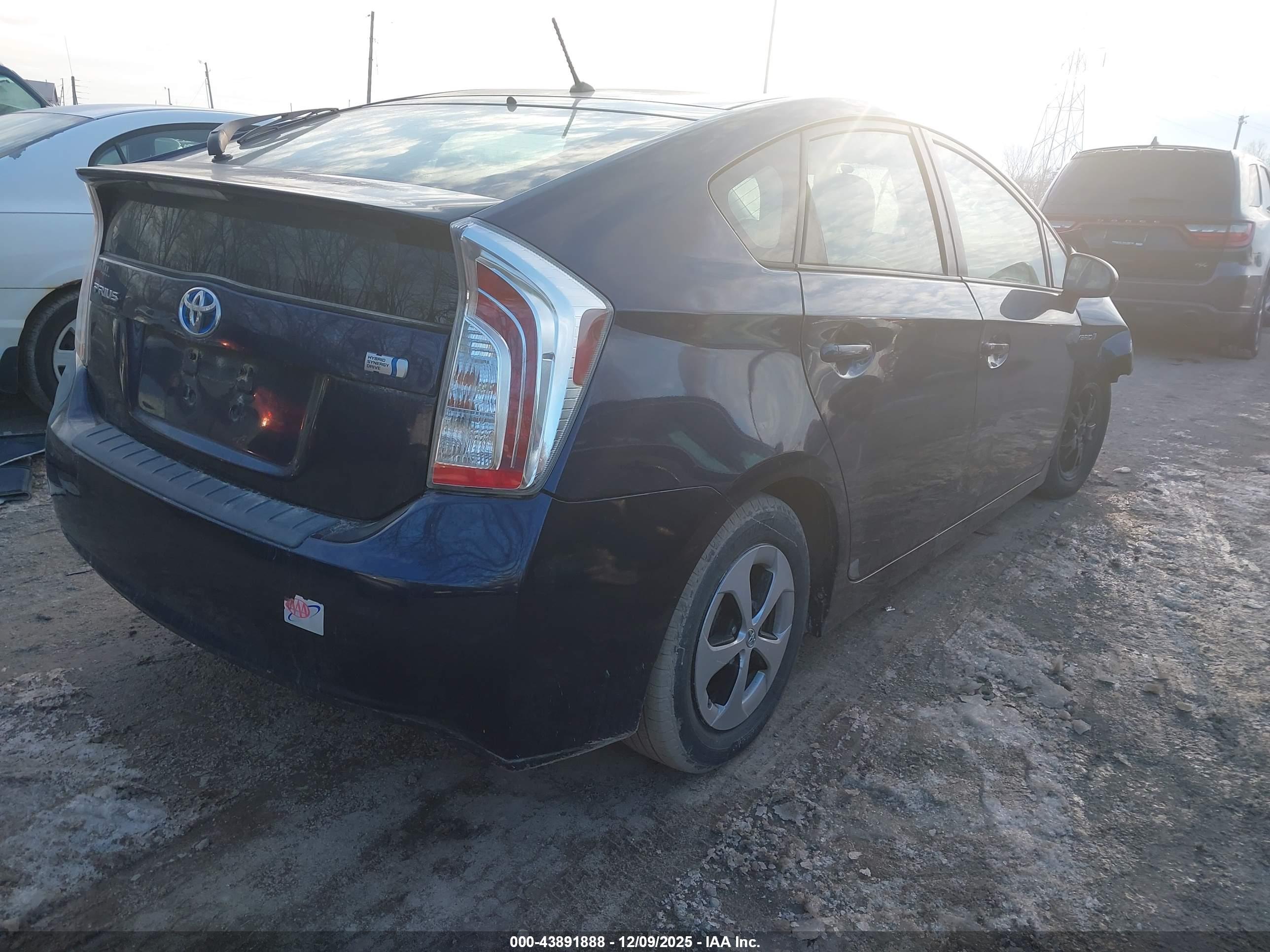 TOYOTA PRIUS image 4
