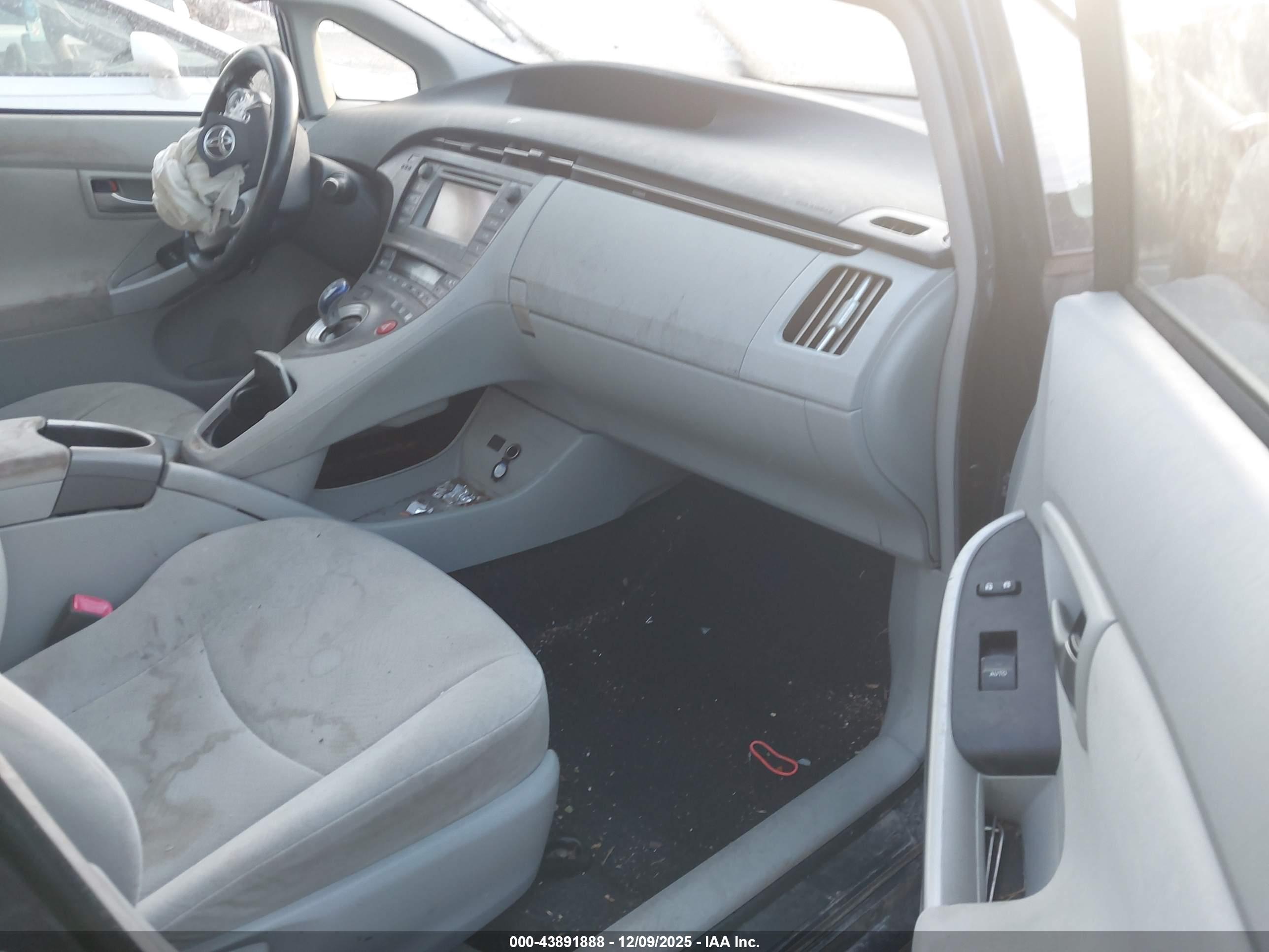 TOYOTA PRIUS image 5