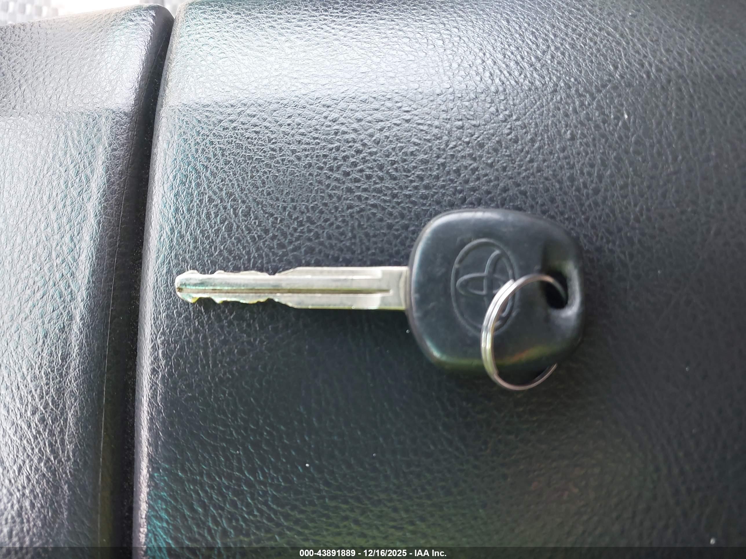 TOYOTA 4RUNNER image 11