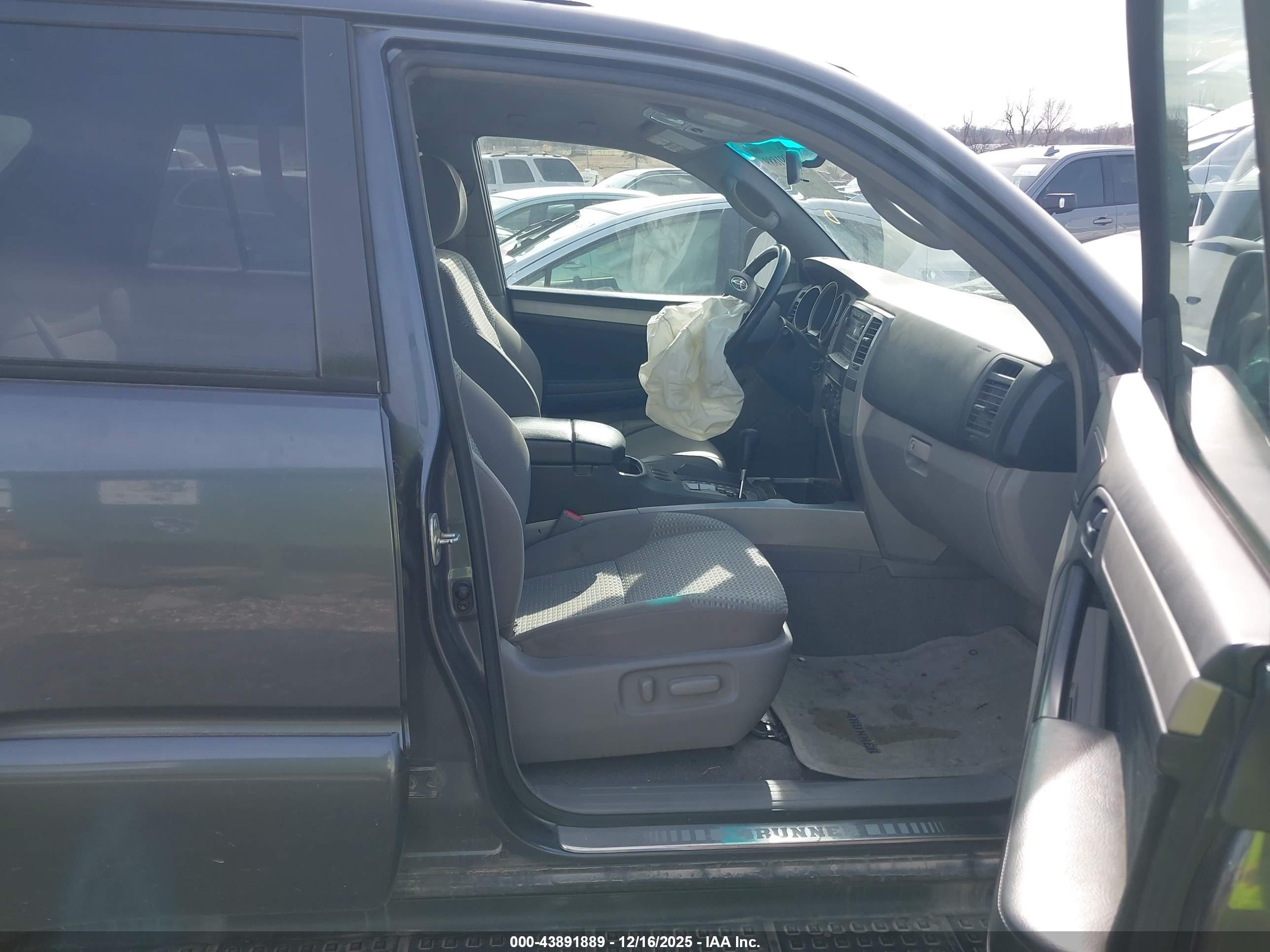 TOYOTA 4RUNNER image 5